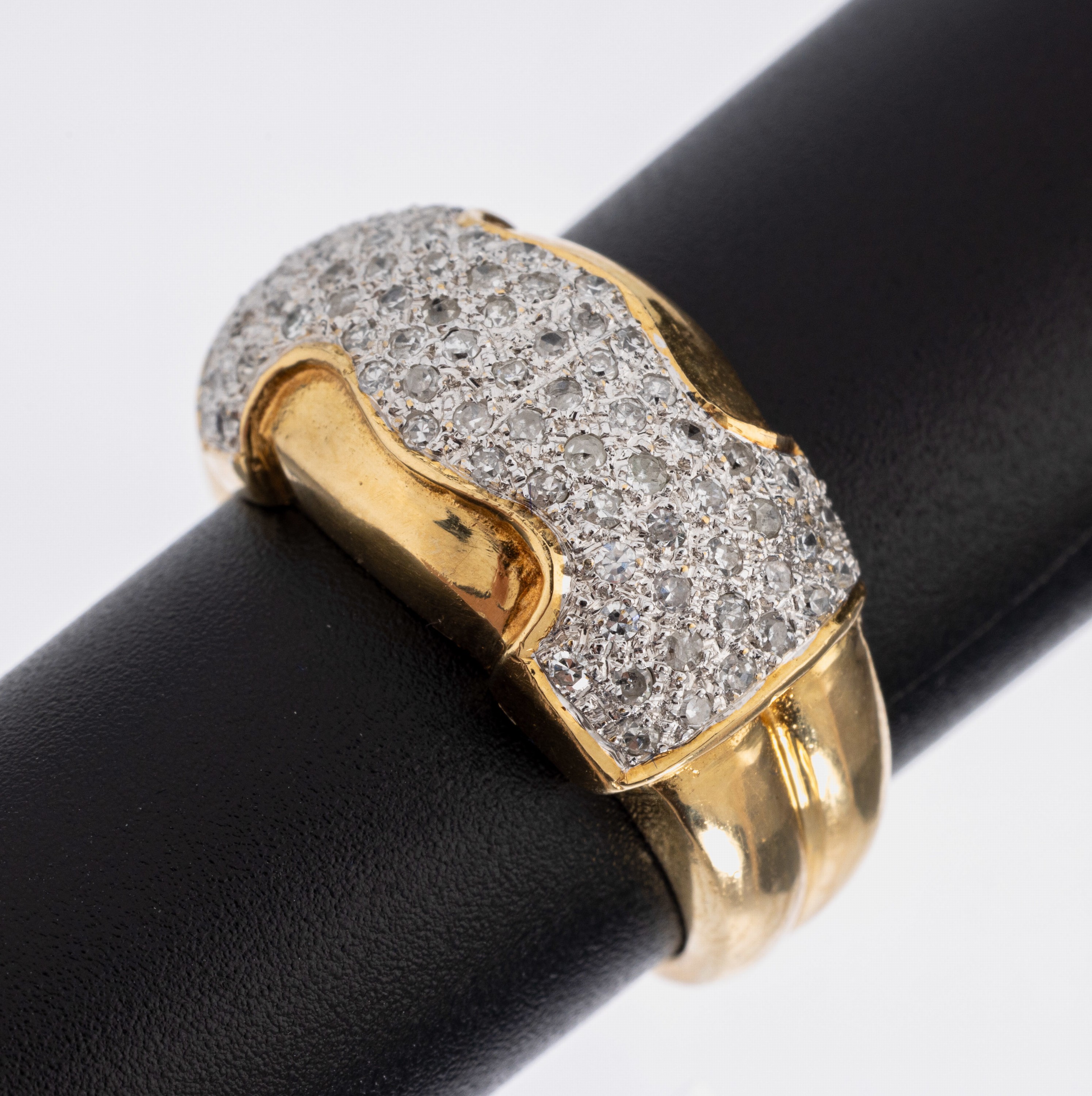 14 kt Gold Diamant-Ring, GG/WG 585/000, 80 in WG gefasste 8/8-Diamanten zus. ca. 0.40 ct Weiß-get.Weiß/p3, RW 55, ca. 9.1 g