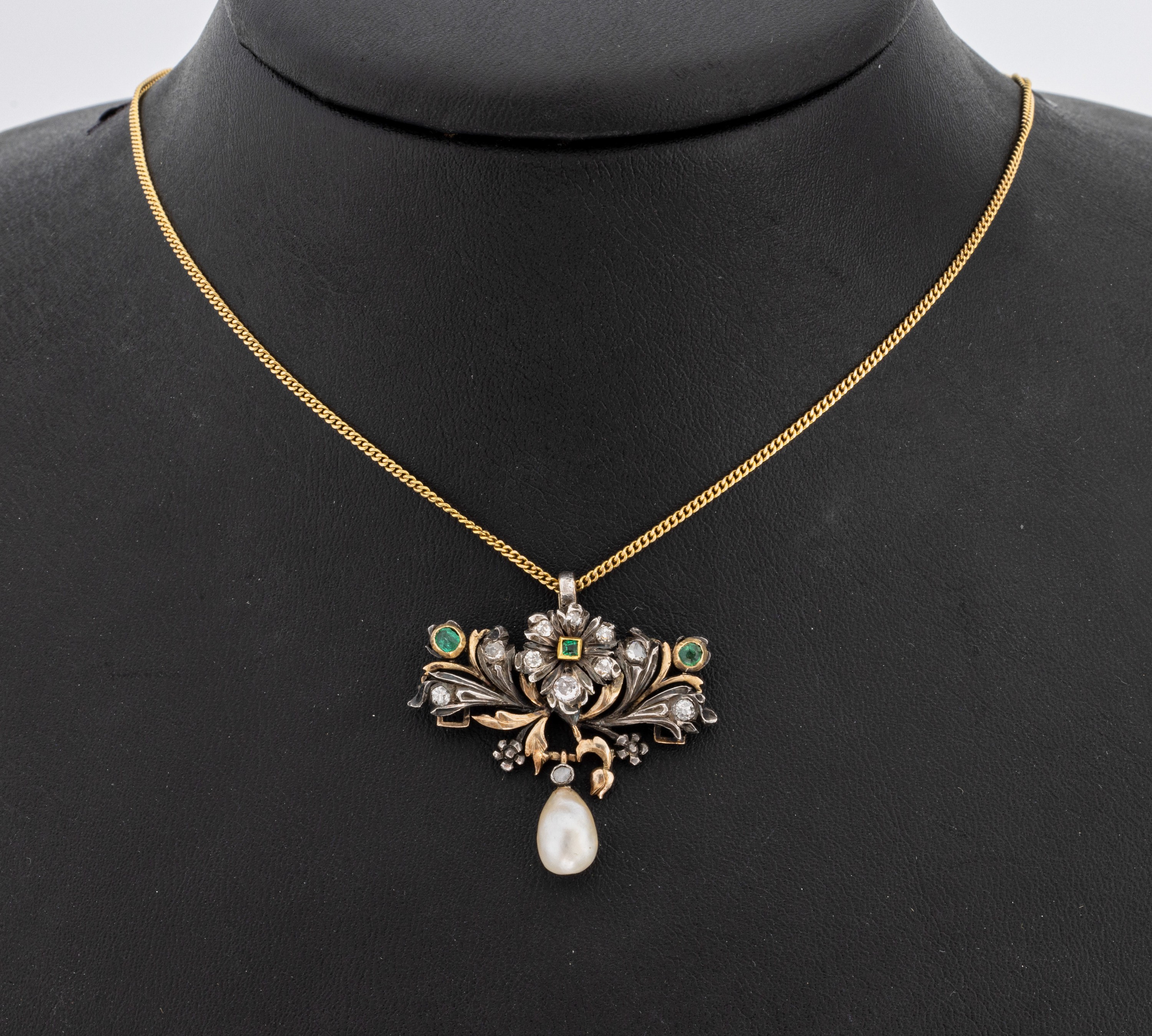 14 kt Gold Diamant-Smaragd-Perl-Anhänger, GG 585/000 gepr., schauseitig Silber, wohl Portugal nach älterem Vorbild, 10 Altschliffdiamanten zus. ...