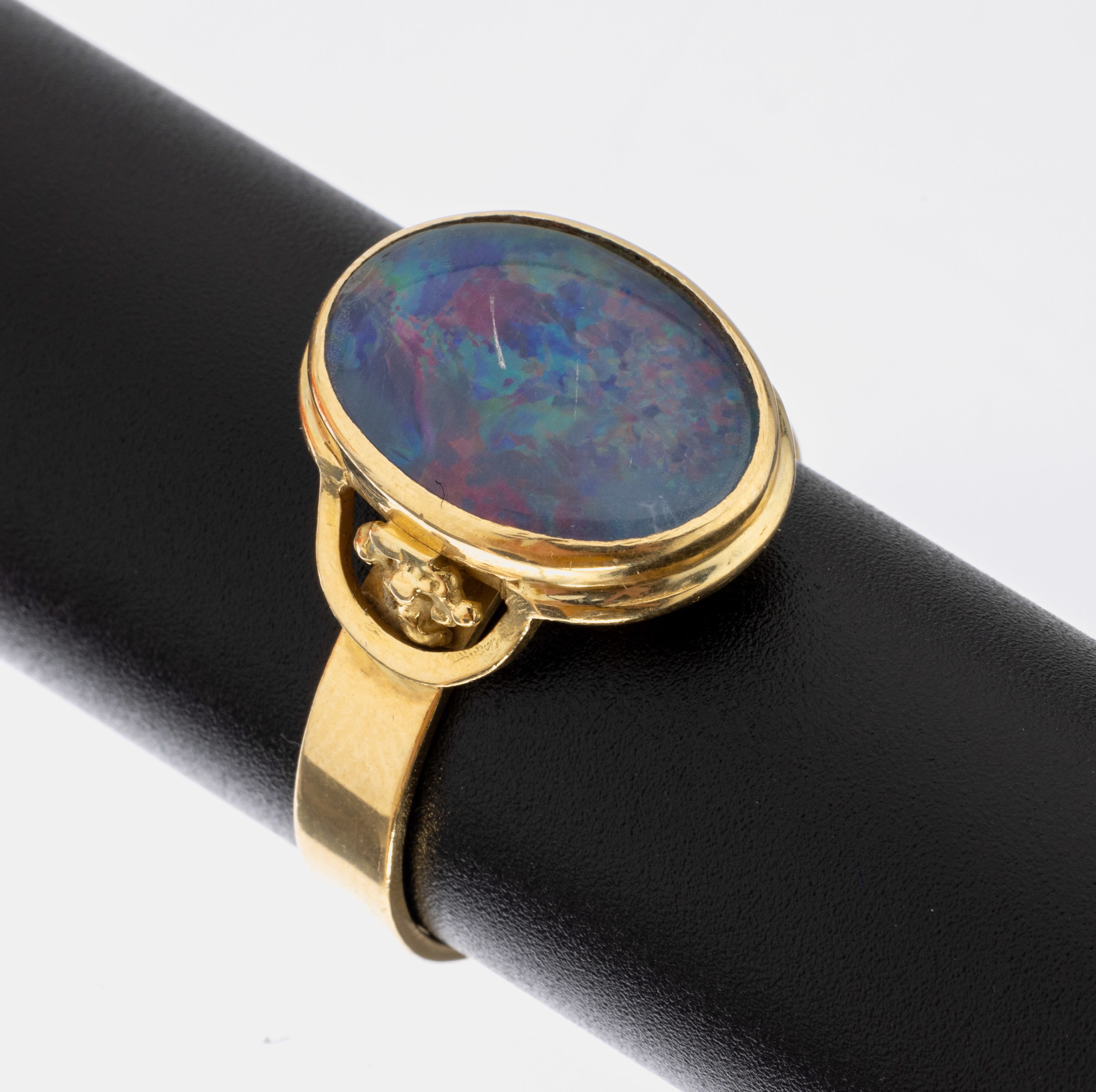 18 kt Gold Opal-Ring, Birmingham 1976, GG 750/000, ovale Opal-Triplette, RW 66, ca. 9.1 g, Meistermarke unged.