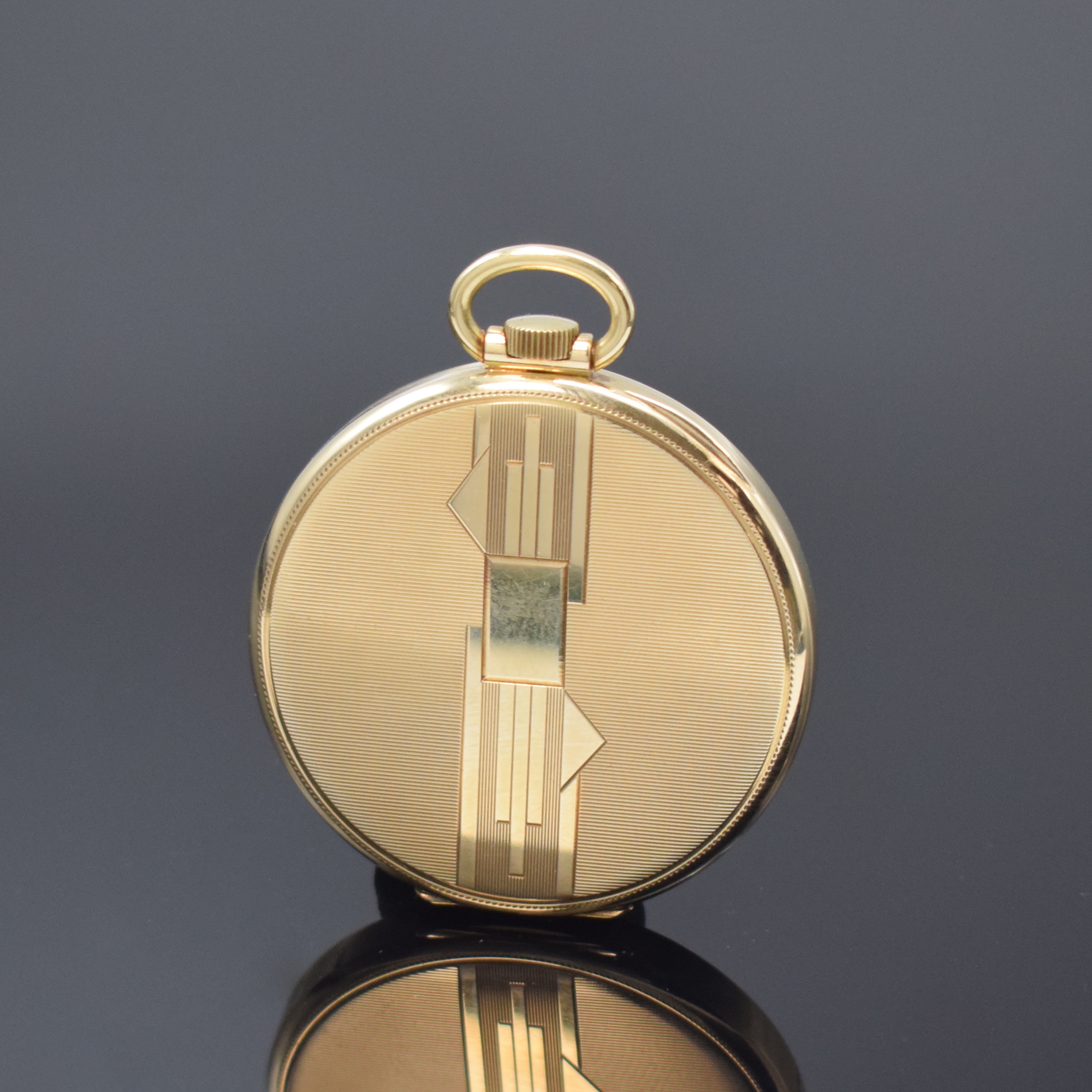 Detail a: OMEGA wunderschöne Art-Deco Frackuhr in GG 585/000, Schweiz um 1940, streifen-guill. Geh., geometrisch dekoriert, orig. Bügel u. Krone, gold. ...