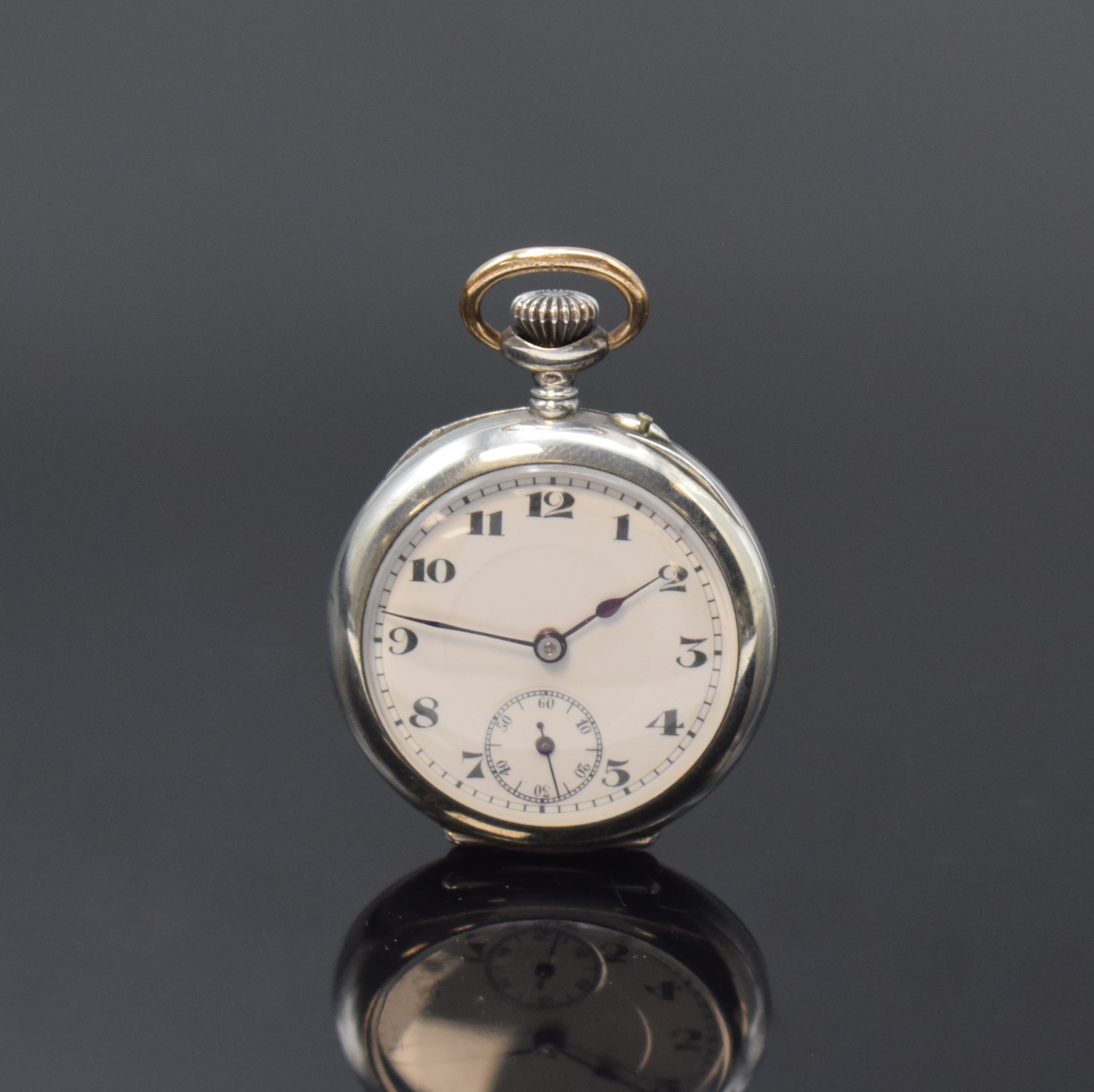 ROLEX offene Damentaschenuhr in Silber, Schweiz um 1920, glattes Geh., Emailzifferbl. m. arab. Zahlen, kl. Sek. b. 6, gebl. Birnenzeiger, verg. Werk, ...