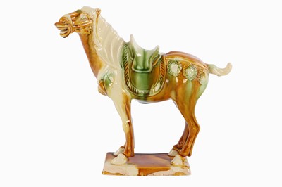 26882954b - Pferd, China, Keramik, gesamter Körper ist mit einer künstlichen Alterspatina ...
