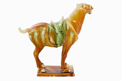 26882954c - Pferd, China, Keramik, gesamter Körper ist mit einer künstlichen Alterspatina ...