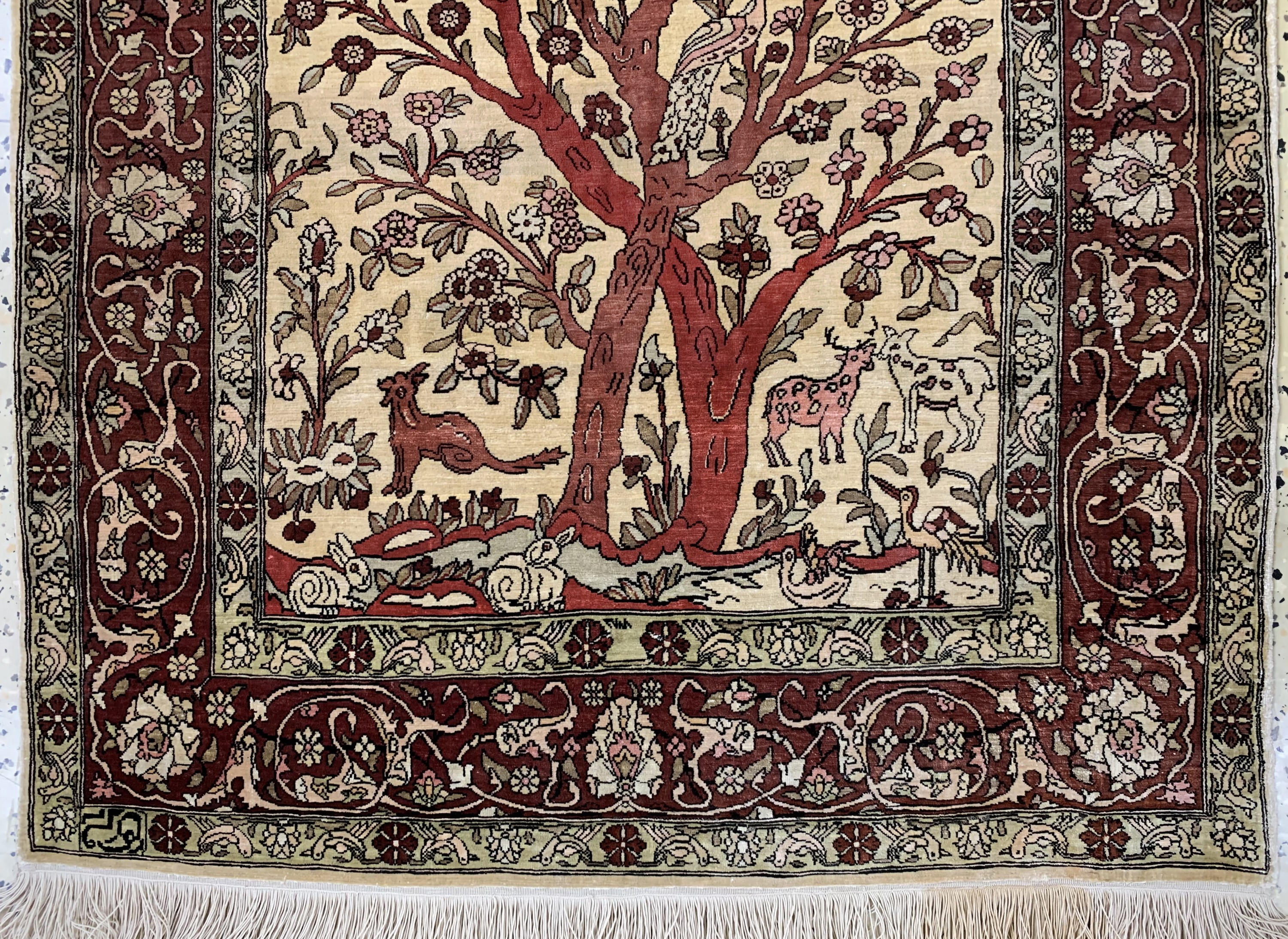 Detail b: Hereke Seide fein sign., Türkei, Mitte 20.Jhd., reine Naturseide(Metallbroschiert), ca. 111 x 75 cm, ca. 1,0 Mio. Kn/qm, EHZ: 1-2