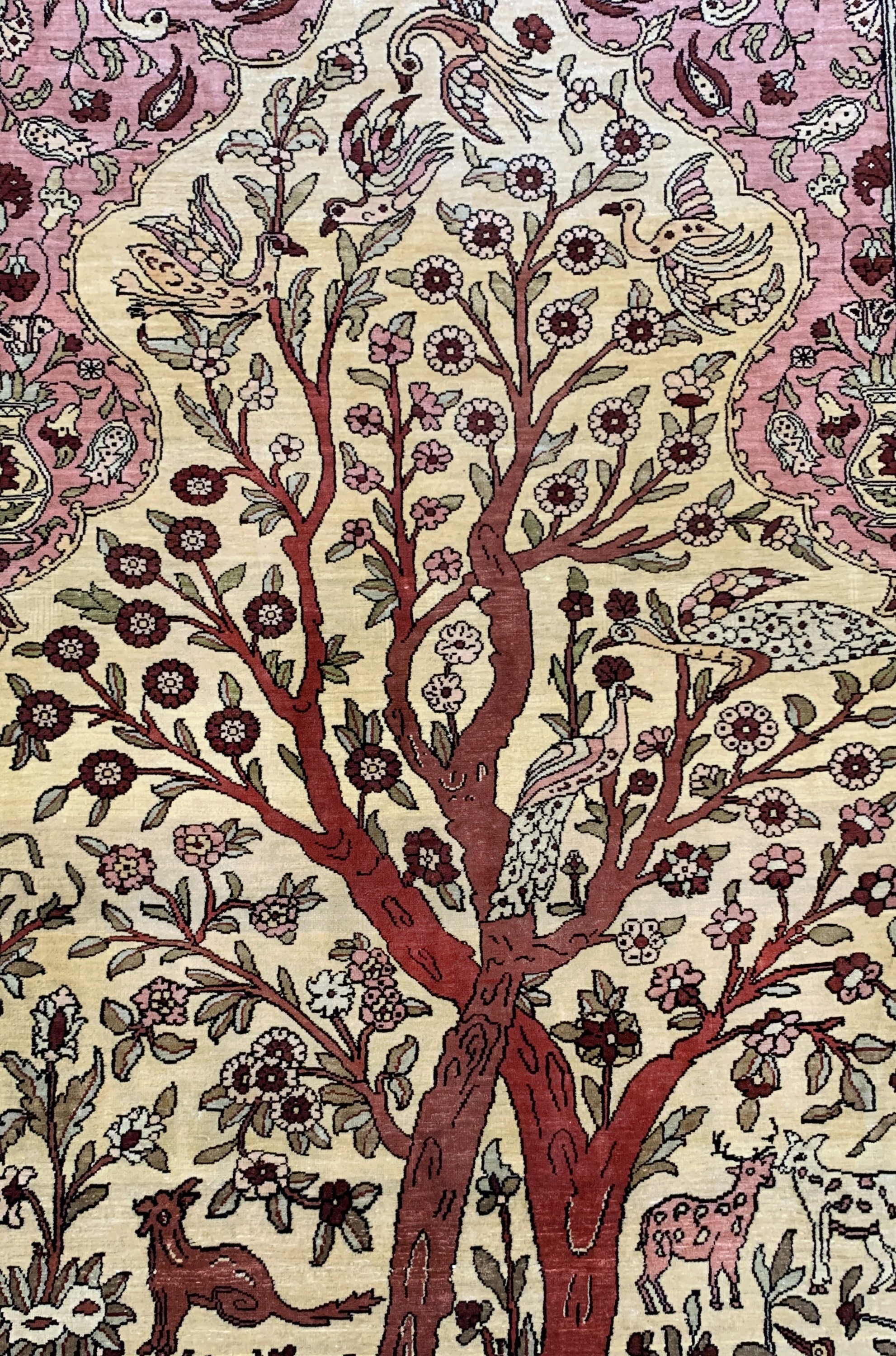 Detail c: Hereke Seide fein sign., Türkei, Mitte 20.Jhd., reine Naturseide(Metallbroschiert), ca. 111 x 75 cm, ca. 1,0 Mio. Kn/qm, EHZ: 1-2