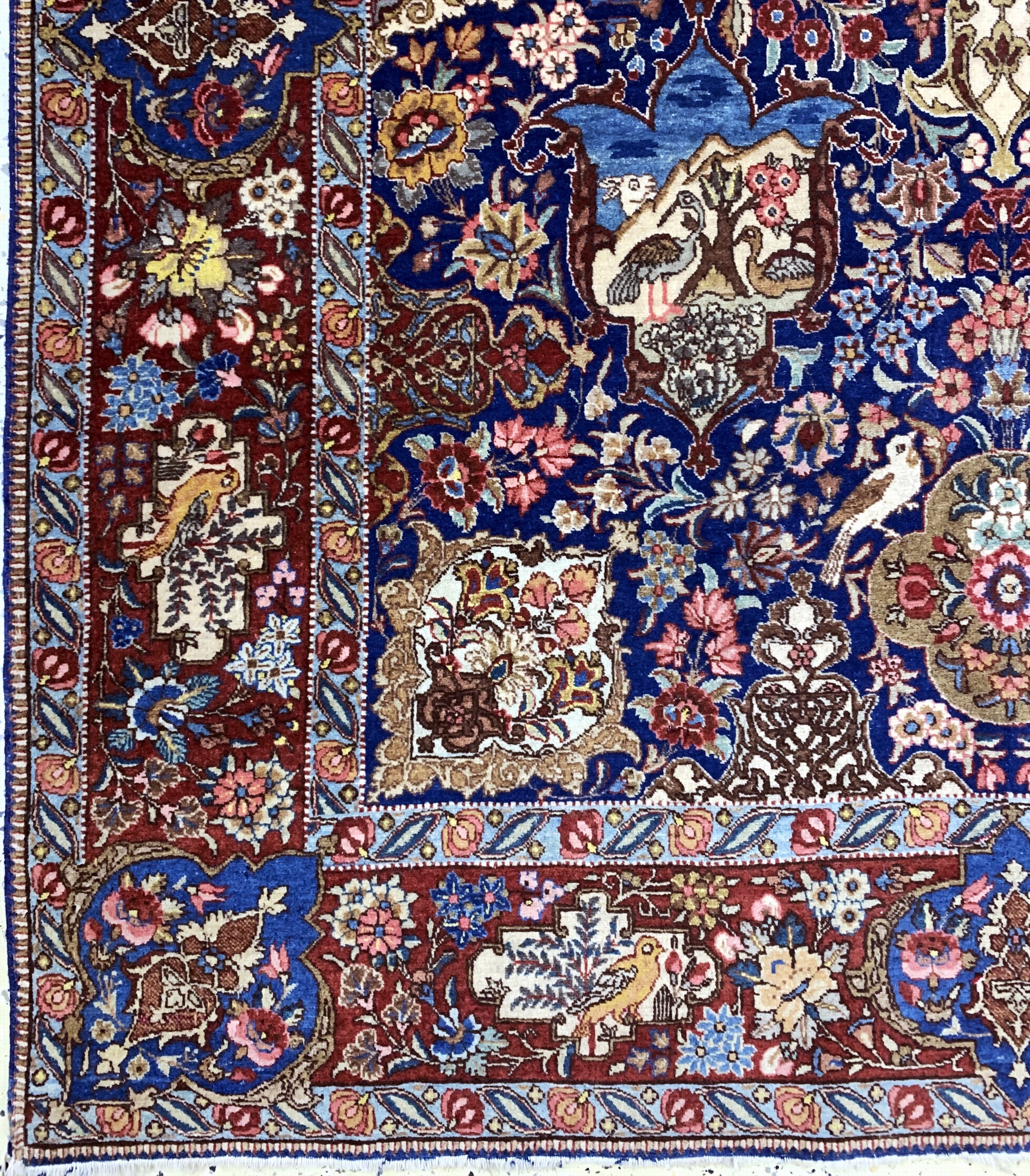 Detail b: Täbriz fein, Persien, Anfang 20.Jhd, Korkwolle auf Baumwolle, ca. 265 x 166 cm, minimale Mottenfraß, EHZ: 2, (kleine Beschädigung am Rand)