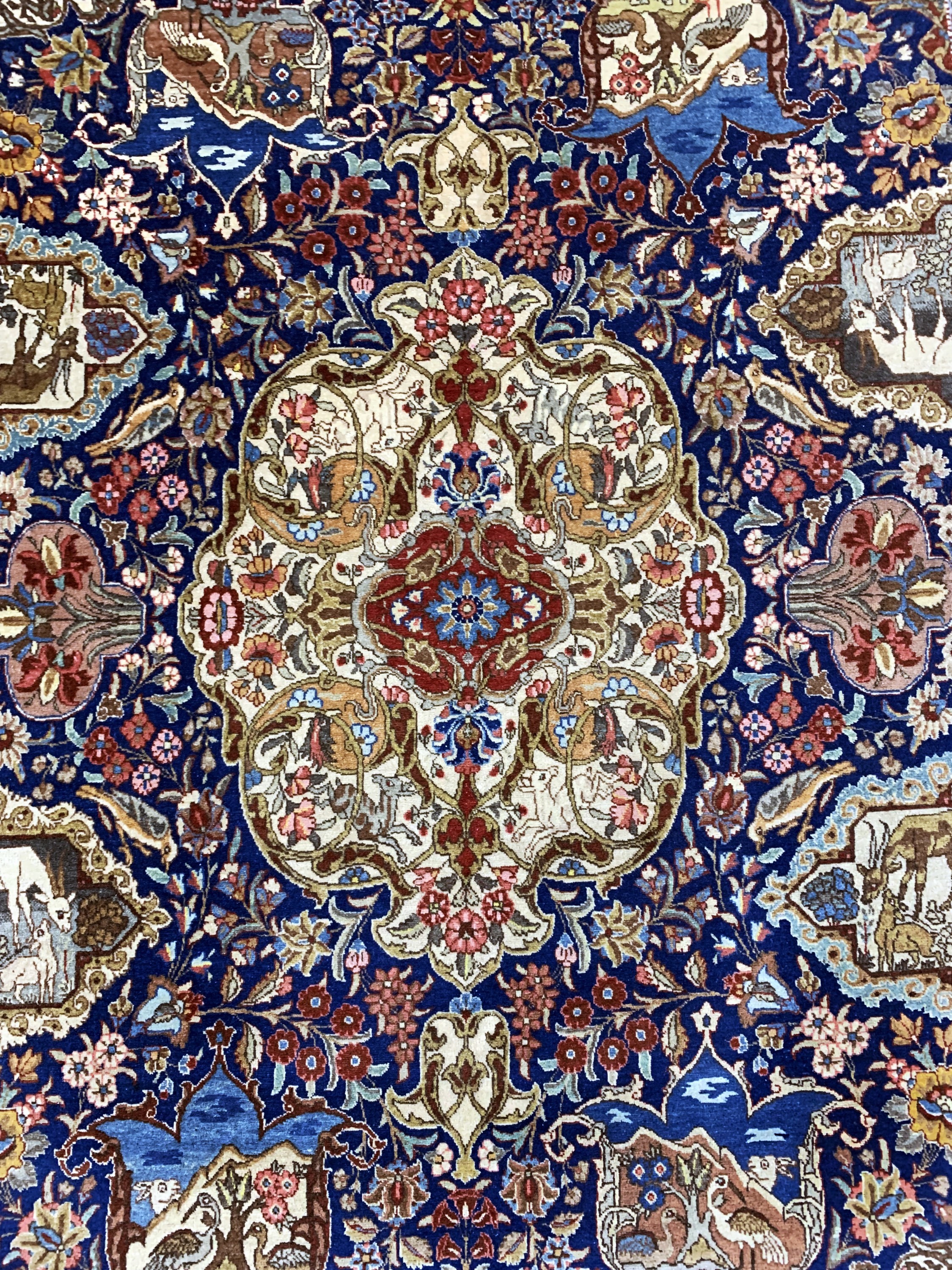 Detail c: Täbriz fein, Persien, Anfang 20.Jhd, Korkwolle auf Baumwolle, ca. 265 x 166 cm, minimale Mottenfraß, EHZ: 2, (kleine Beschädigung am Rand)