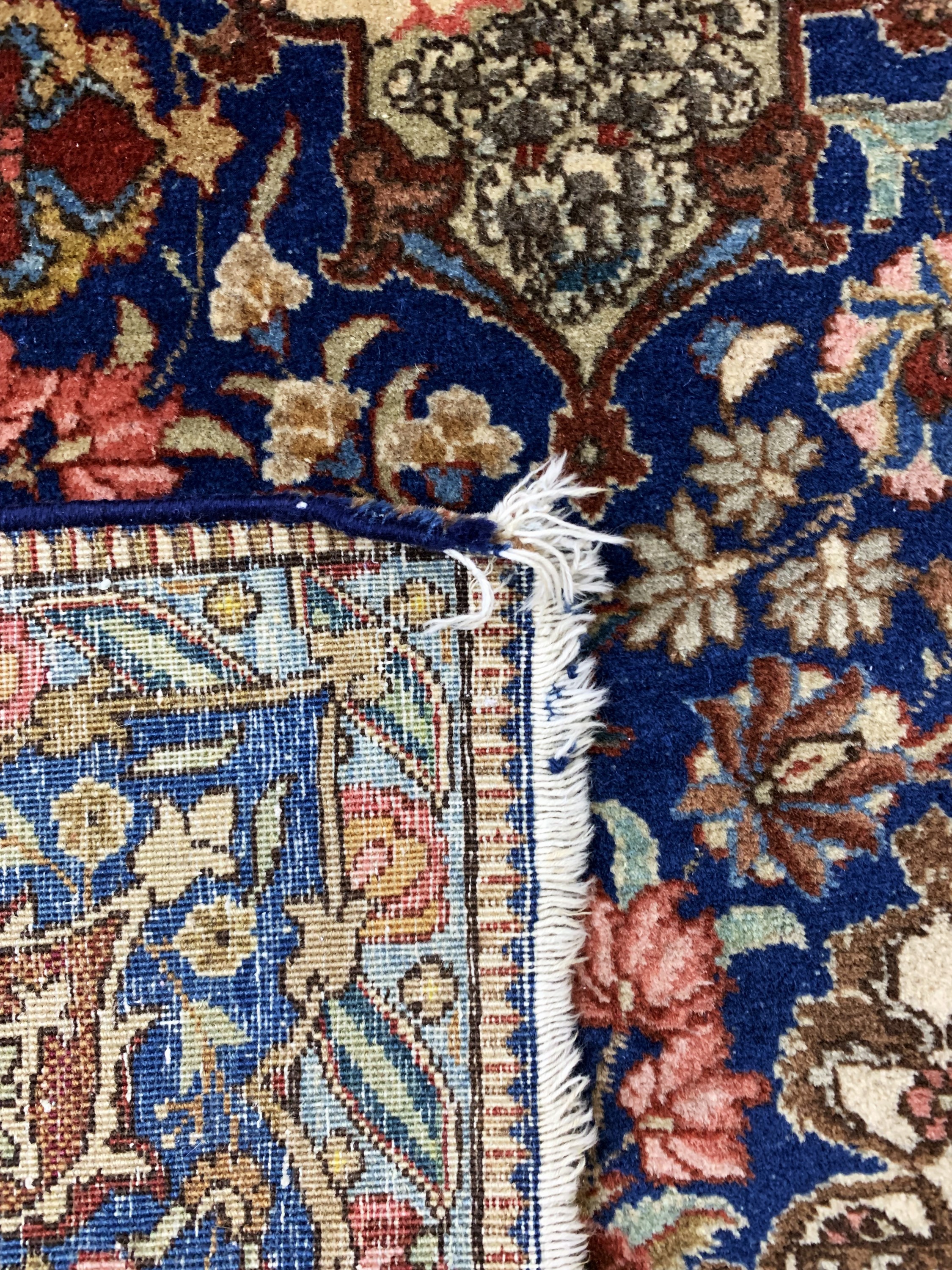 Detail g: Täbriz fein, Persien, Anfang 20.Jhd, Korkwolle auf Baumwolle, ca. 265 x 166 cm, minimale Mottenfraß, EHZ: 2, (kleine Beschädigung am Rand)