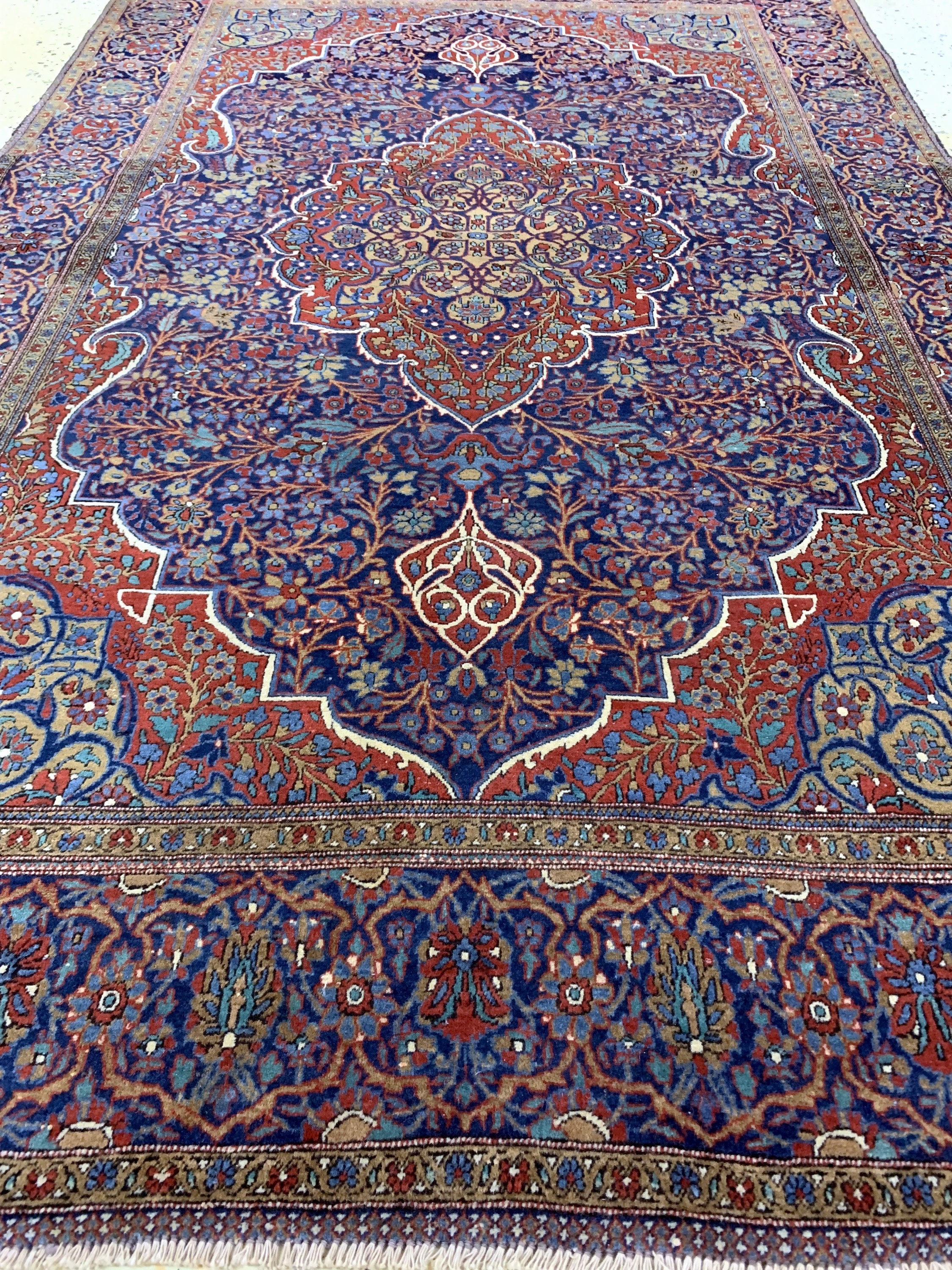 Detail e: Keschan"Ateshoglou"antik, Persien, um 1900,Korkwolle auf Baumwolle, ca. 207 x 133 cm, minimale Mottenfraß, EHZ: 2