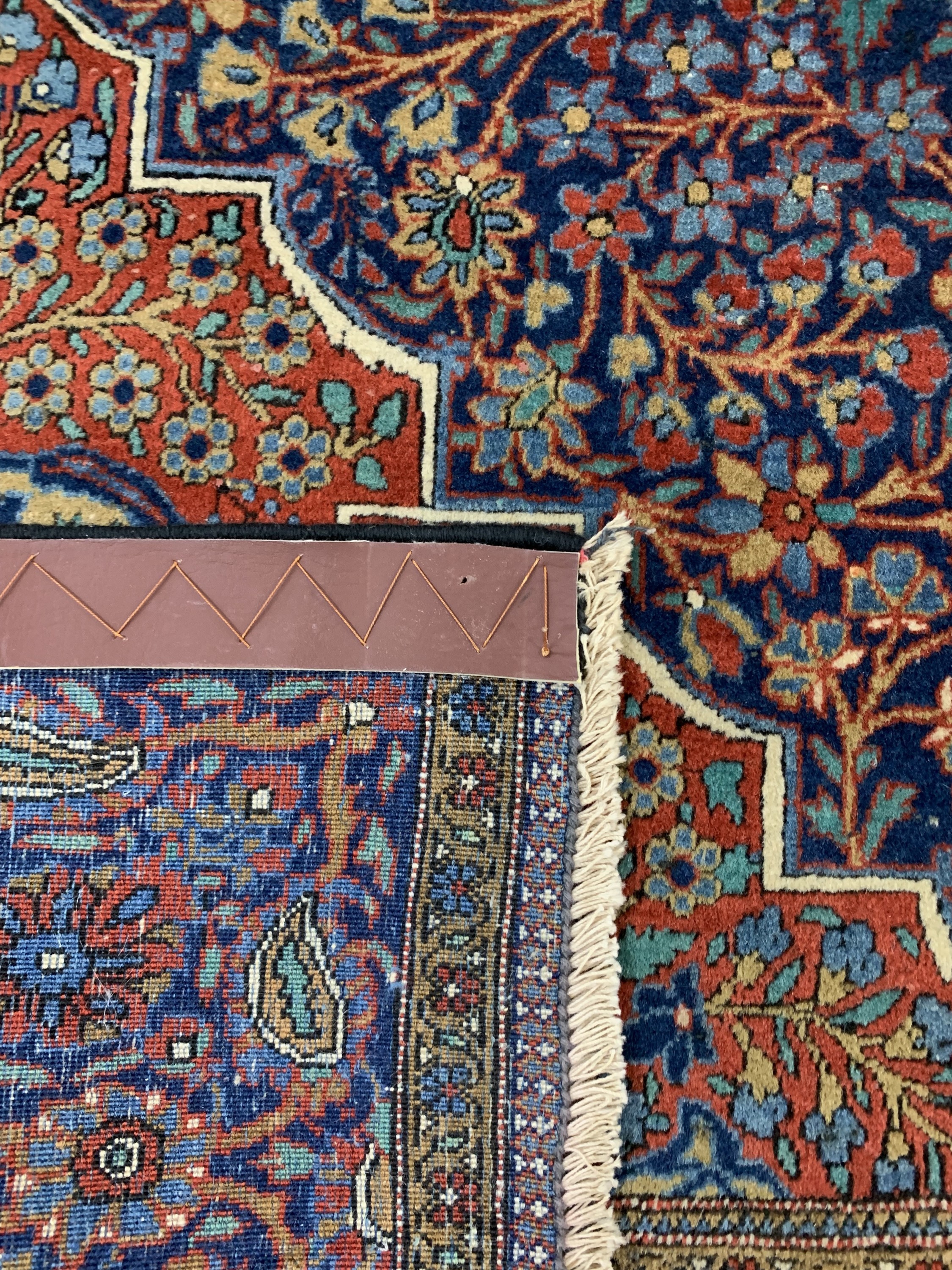 Detail f: Keschan"Ateshoglou"antik, Persien, um 1900,Korkwolle auf Baumwolle, ca. 207 x 133 cm, minimale Mottenfraß, EHZ: 2