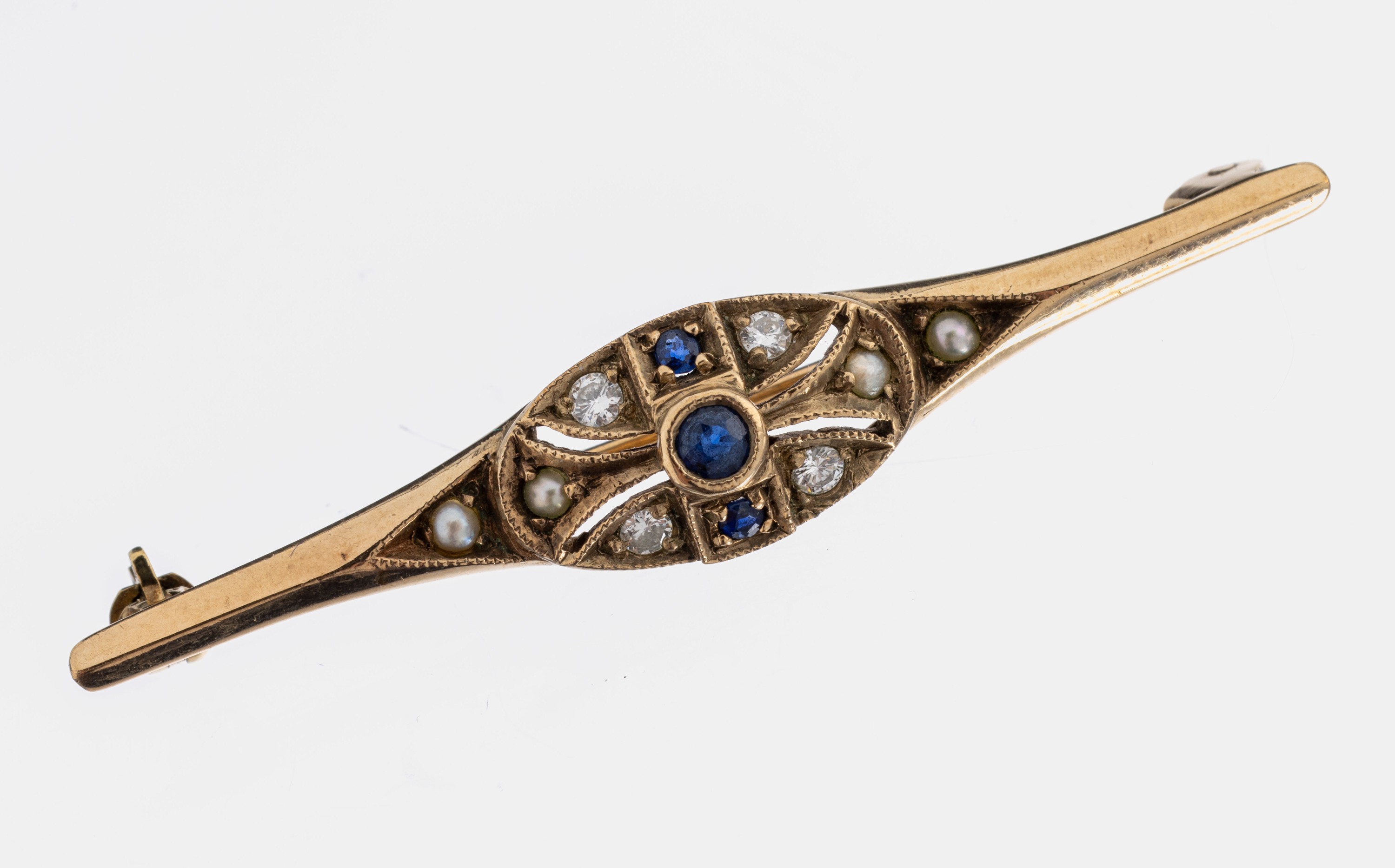 8 kt Gold Saphir-Diamant-Brosche, um 1920, GG 333/000, länglich, ovales Mittelteil, 3 rundfacett. Saphire zus. ca. 0.05 ct, 4 Brillanten zus. ca. ...