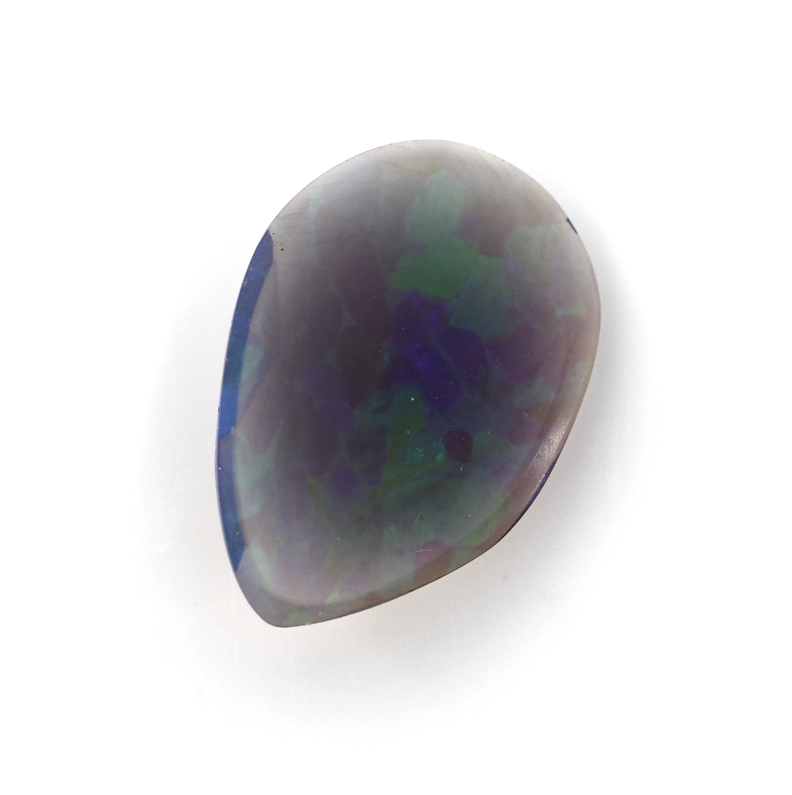 Detail a: Loser Opal, ca. 1.16 ct, Rosenschliff, intensives blau-grünes Farbspiel, 13.1 x 9.0 x2.6 mm, mit Zertifikat