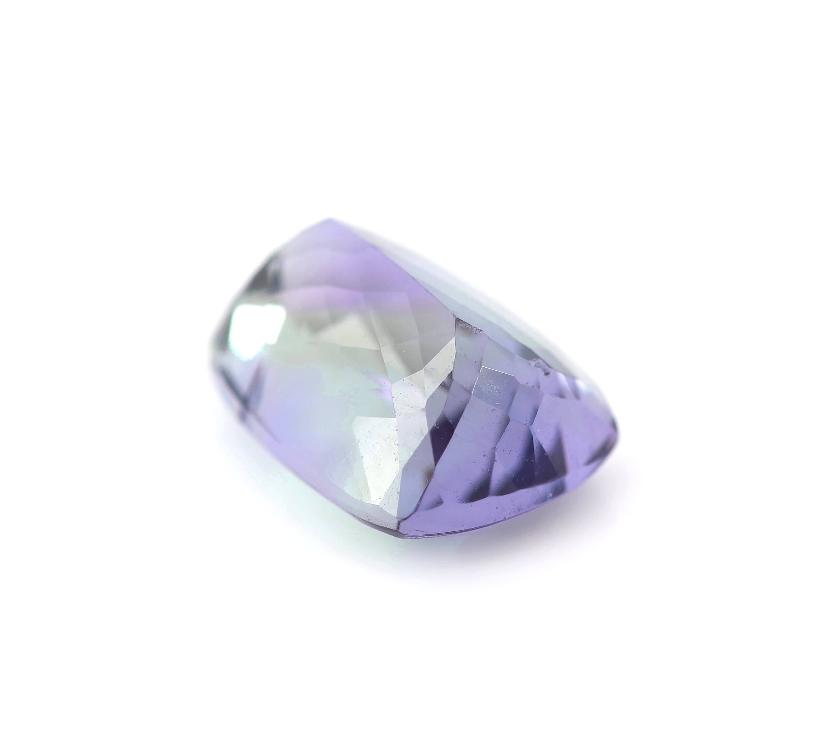 Detail b: Loser Tansanit, ca. 5.23 ct, facett. Kissen, Farbwechsel, 11.3 x 8.5 mm, mit Zertifikat