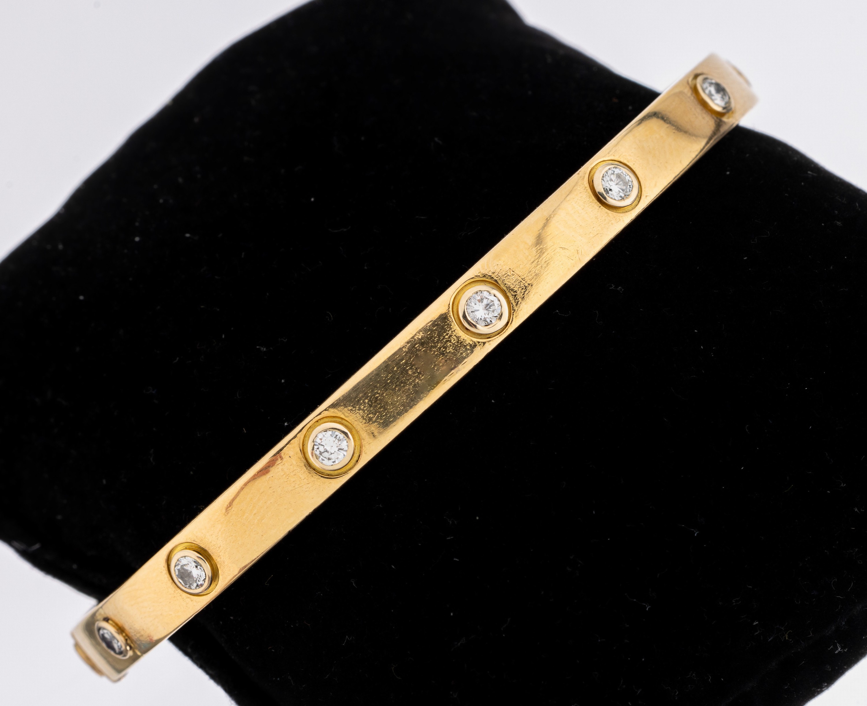 18 kt Gold CARTIER Brillant-Armreif "Love", GG 750/000, 12 Brillanten zus. ca. 1.20 ct Weiß/si, durch eine neutrale Weitenänderung ...