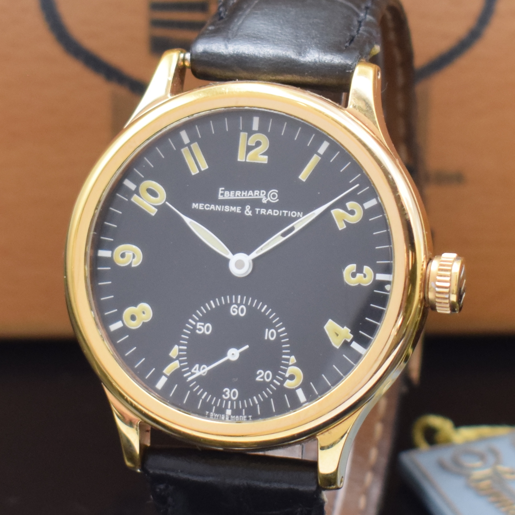 Detail a: EBERHARD & CO Traversetolo Herrenarmbanduhr Referenz 21016, Schweiz um 1995, Handaufzug, verg. Geh., neutr. Lederband m. orig. Dornschl., Boden ...