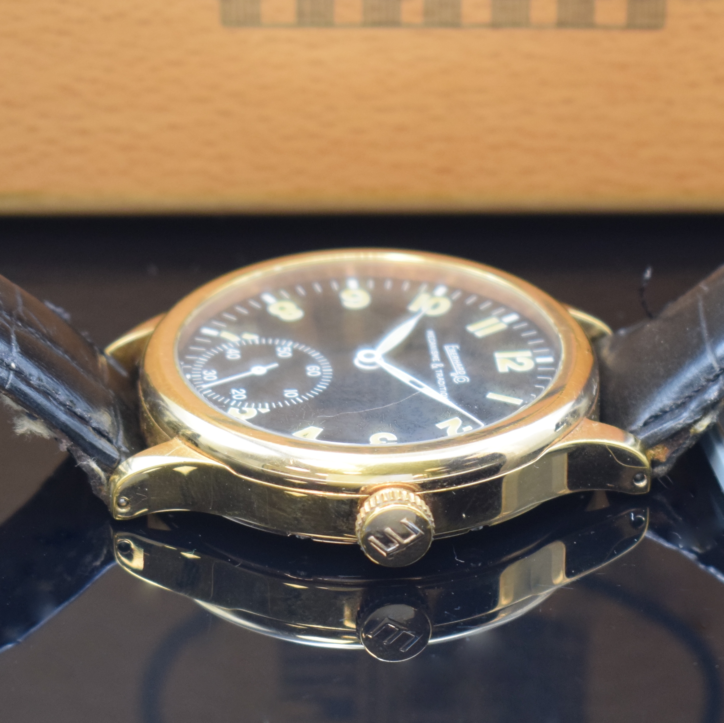 Detail c: EBERHARD & CO Traversetolo Herrenarmbanduhr Referenz 21016, Schweiz um 1995, Handaufzug, verg. Geh., neutr. Lederband m. orig. Dornschl., Boden ...