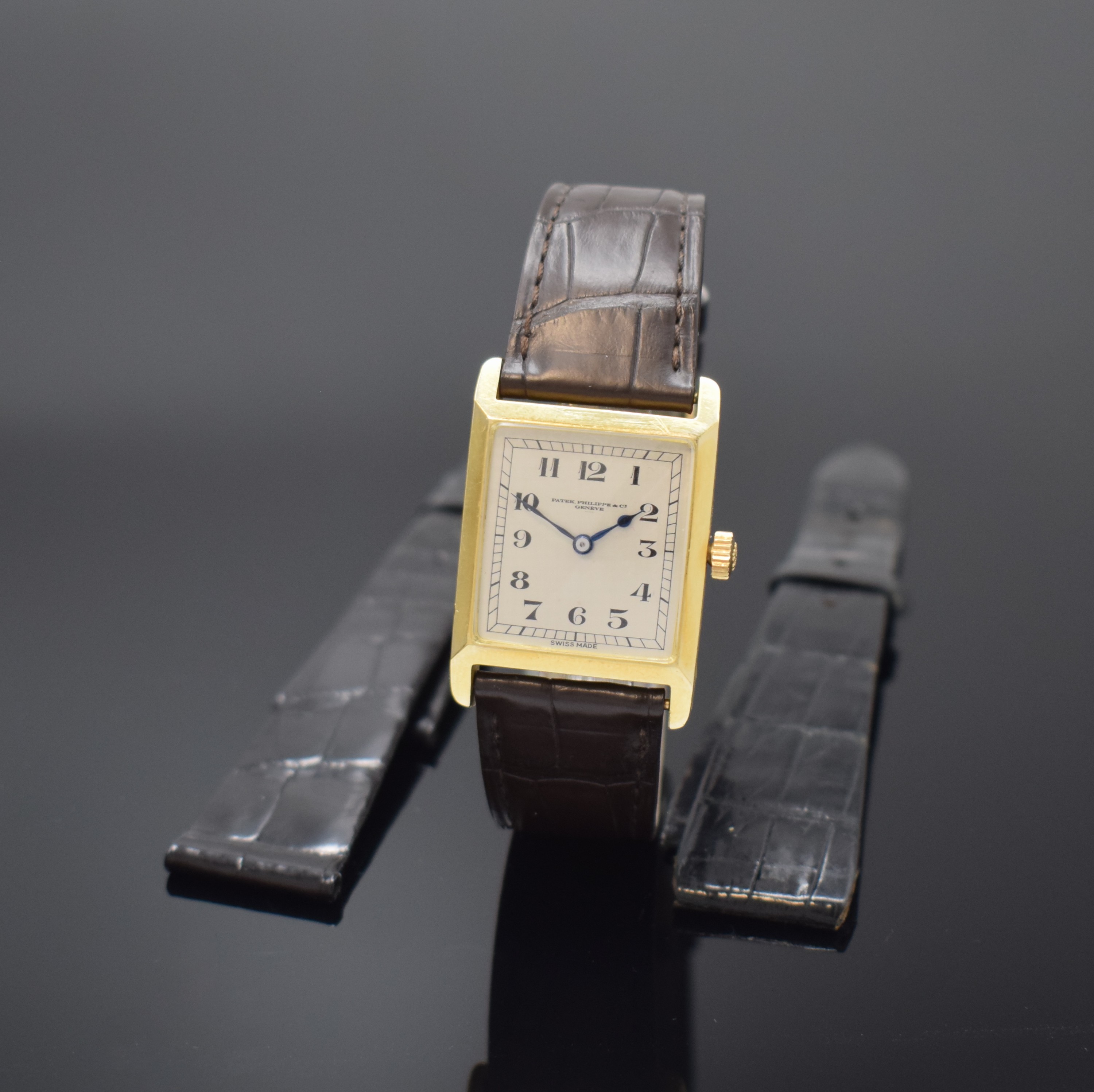 PATEK PHILIPPE frühe rechteckige Armbanduhr in GG 750/000, Schweiz um 1920, 2-teil. Scharniergeh. l. dell., PPC Lederband m. PPC Dornschl. in GG ...