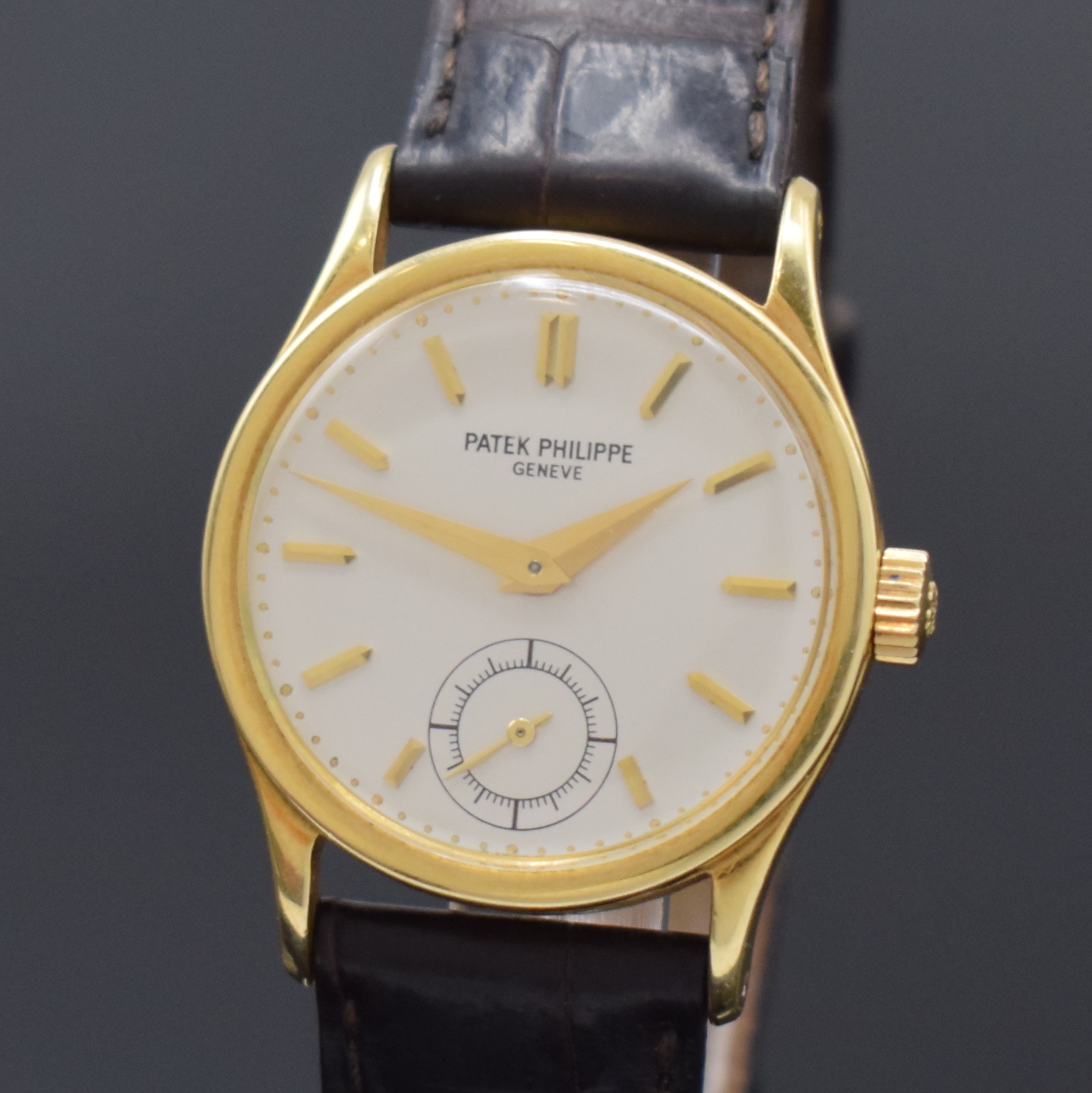 Detail a: PATEK PHILIPPE feine und seltene Armbanduhr Calatrava Referenz 96, Schweiz um 1947, Handaufzug, 3 teil. GG 750/000 Geh. inkl. PPC Lederband m. PPC GG ...