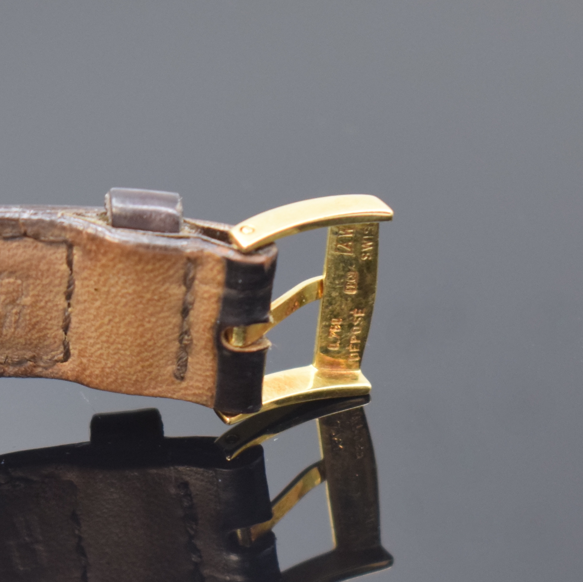 Detail b: PATEK PHILIPPE feine und seltene Armbanduhr Calatrava Referenz 96, Schweiz um 1947, Handaufzug, 3 teil. GG 750/000 Geh. inkl. PPC Lederband m. PPC GG ...