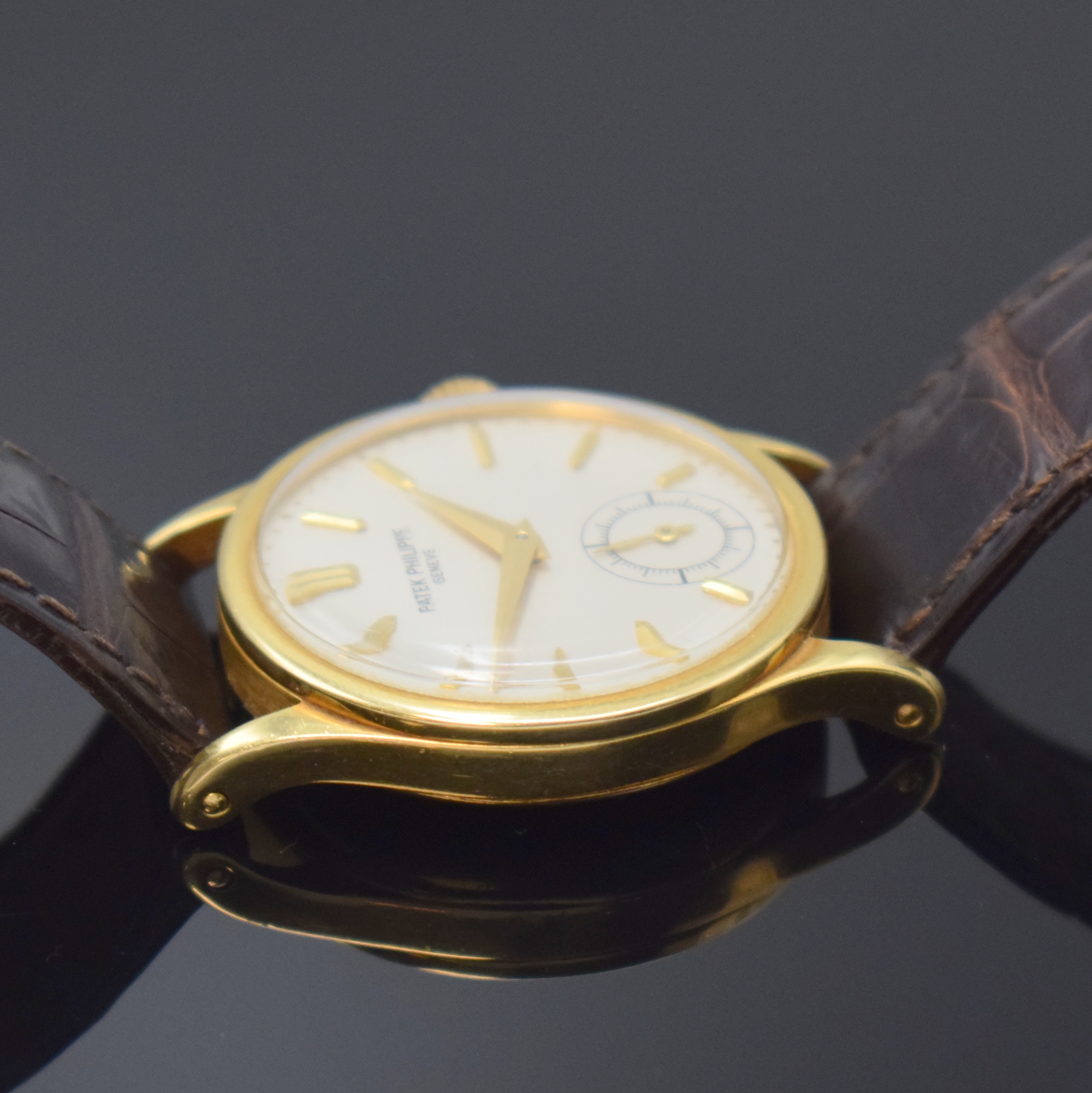Detail d: PATEK PHILIPPE feine und seltene Armbanduhr Calatrava Referenz 96, Schweiz um 1947, Handaufzug, 3 teil. GG 750/000 Geh. inkl. PPC Lederband m. PPC GG ...