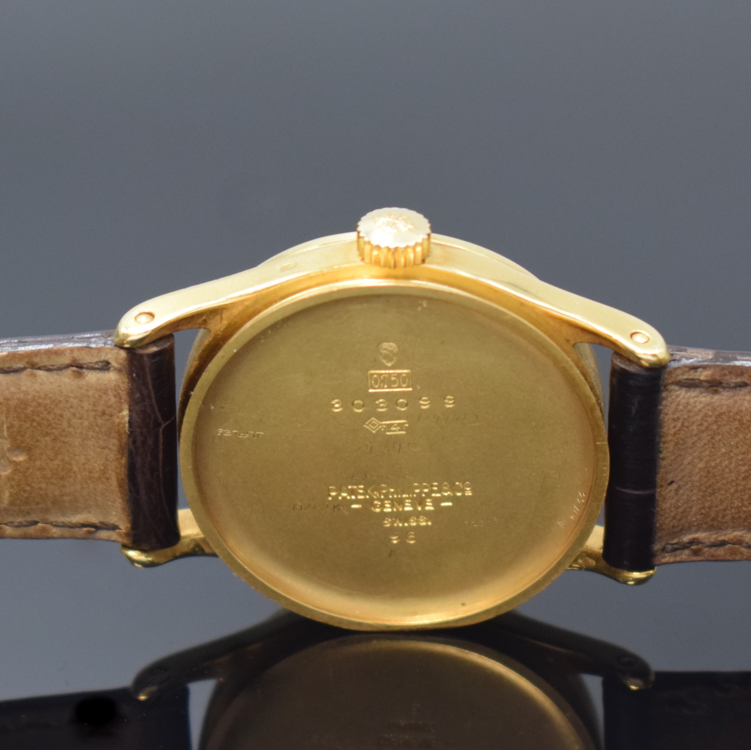 Detail g: PATEK PHILIPPE feine und seltene Armbanduhr Calatrava Referenz 96, Schweiz um 1947, Handaufzug, 3 teil. GG 750/000 Geh. inkl. PPC Lederband m. PPC GG ...