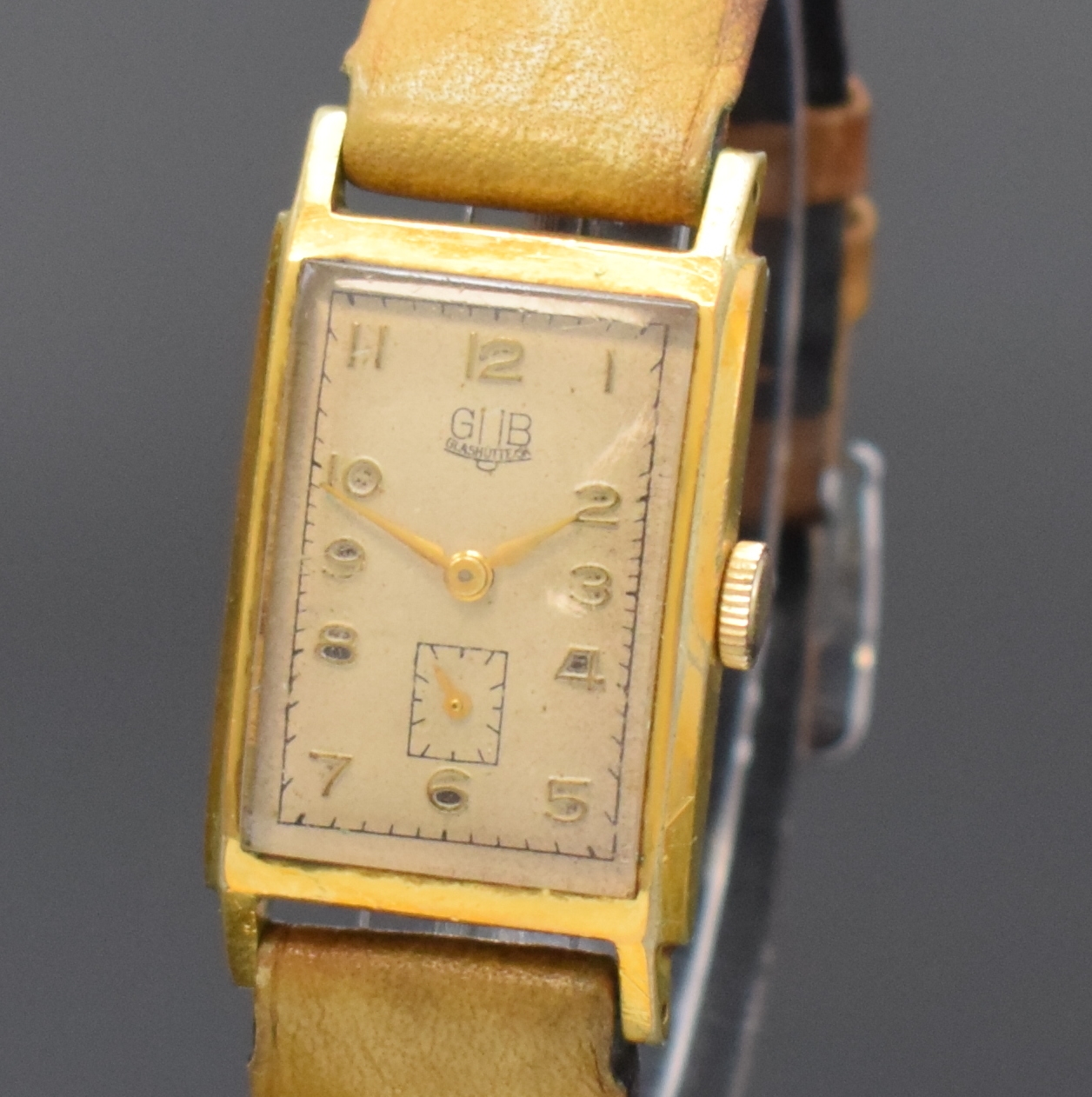 Detail a: GUB Herrenarmbanduhr Kaliber 62, Deutschland um 1955, Handaufzug, verg. Geh. ber., Edelstahlboden aufgedr., silb. Zifferbl. fl., arab. Zahlen, gold. ...