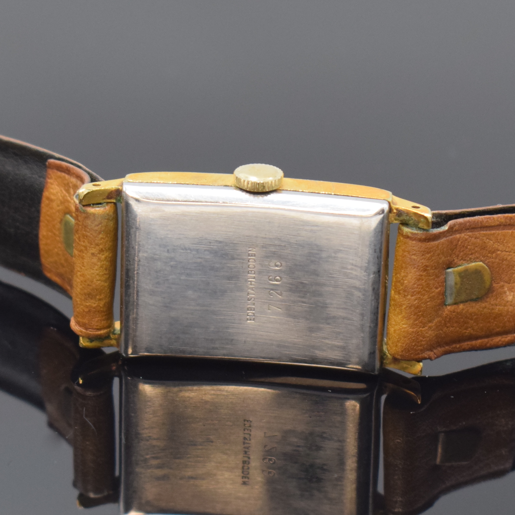 Detail c: GUB Herrenarmbanduhr Kaliber 62, Deutschland um 1955, Handaufzug, verg. Geh. ber., Edelstahlboden aufgedr., silb. Zifferbl. fl., arab. Zahlen, gold. ...