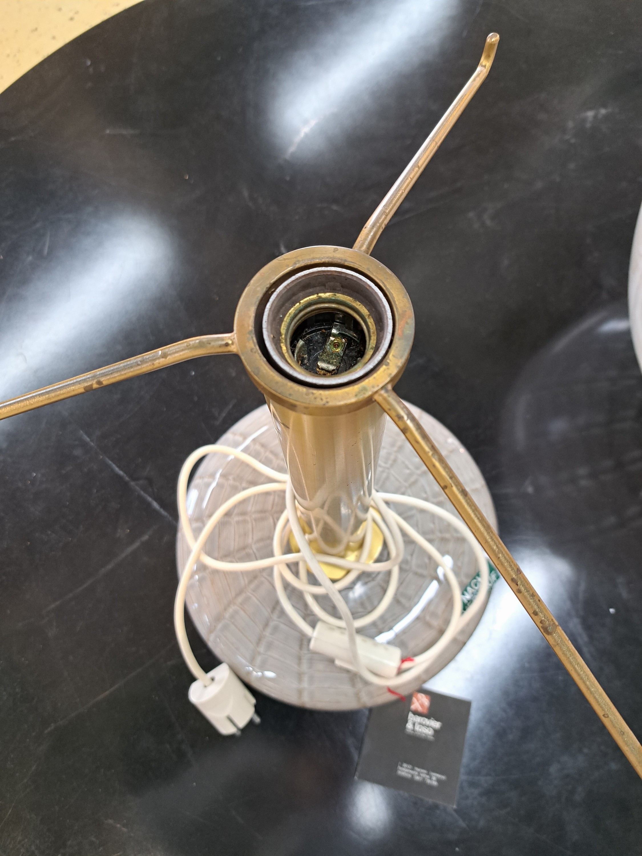 Detail a: Große Pilzlampe, Murano, Barovier & Toso, Modell 6000, großer Pilz mit beigefarbenen Einschmelzungen, Schirm und Fuß aus Glas, Messingmontur, eine ...