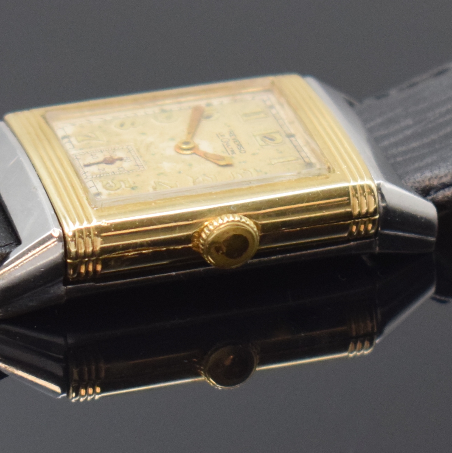 Detail b: LeCoultre frühe Reverso Herrenarmbanduhr in Stahl und GG 585/000 kombiniert, Schweiz um 1938, um 180 Grad drehb. Geh., Rückseitige Gravur von 1938, ...