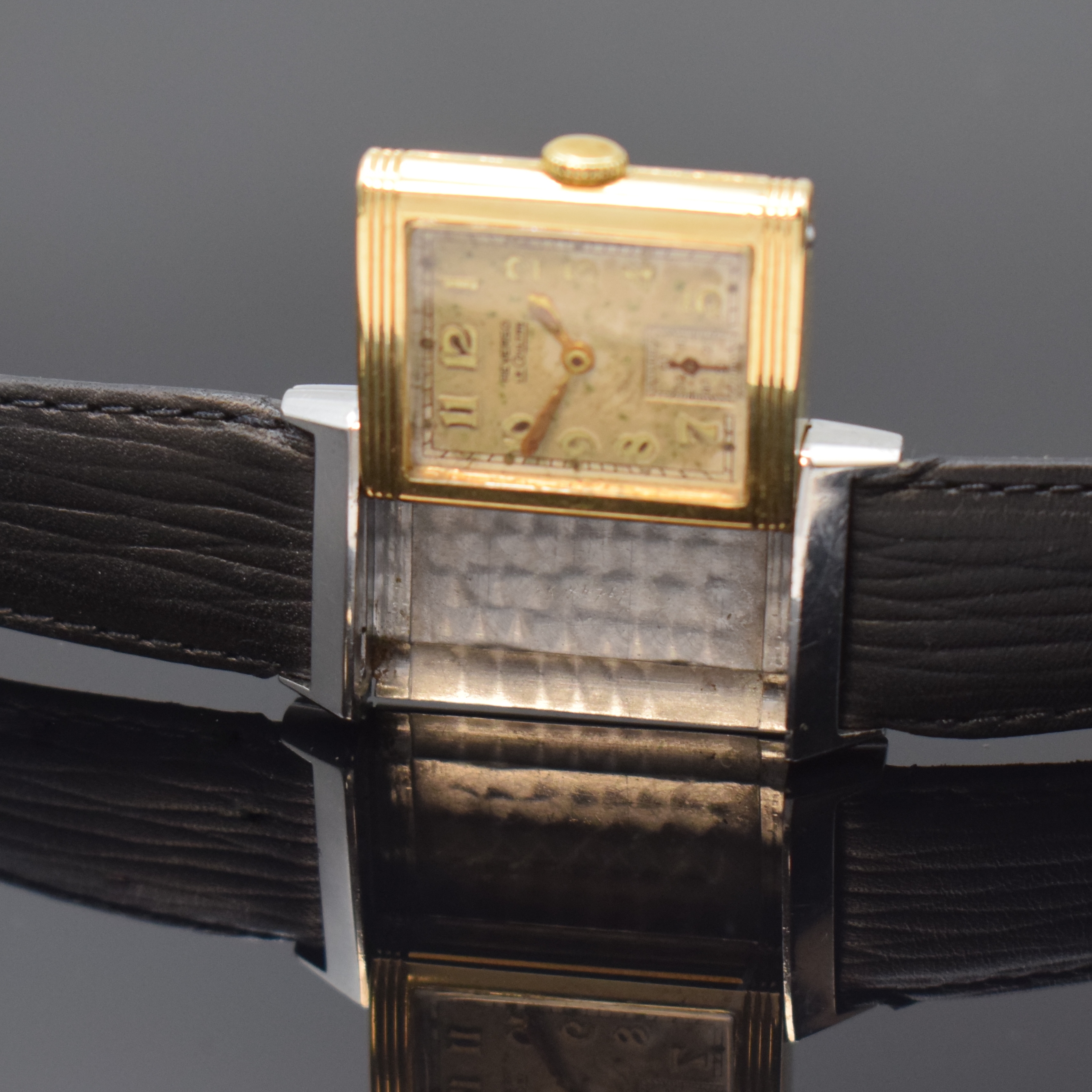 Detail c: LeCoultre frühe Reverso Herrenarmbanduhr in Stahl und GG 585/000 kombiniert, Schweiz um 1938, um 180 Grad drehb. Geh., Rückseitige Gravur von 1938, ...