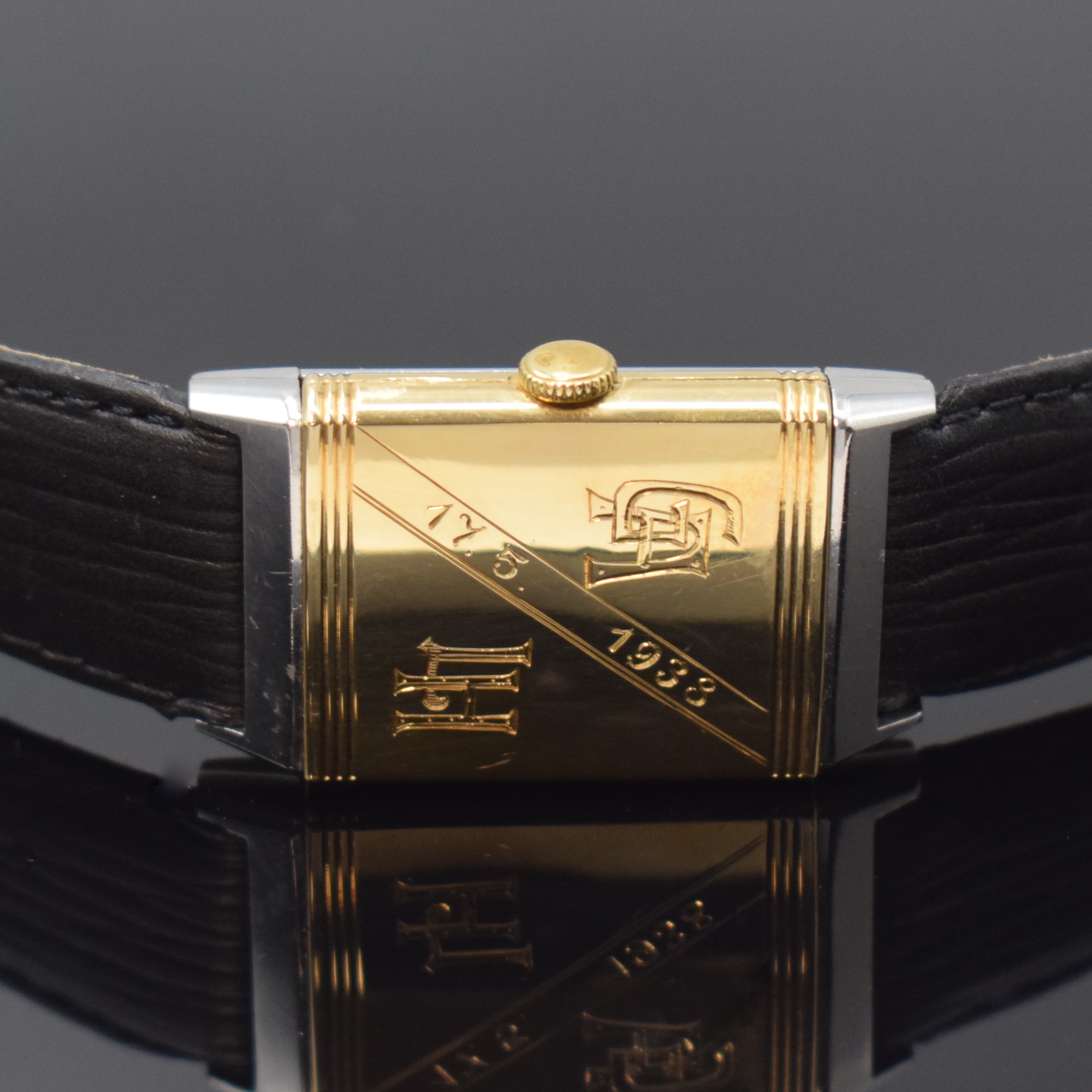 Detail d: LeCoultre frühe Reverso Herrenarmbanduhr in Stahl und GG 585/000 kombiniert, Schweiz um 1938, um 180 Grad drehb. Geh., Rückseitige Gravur von 1938, ...