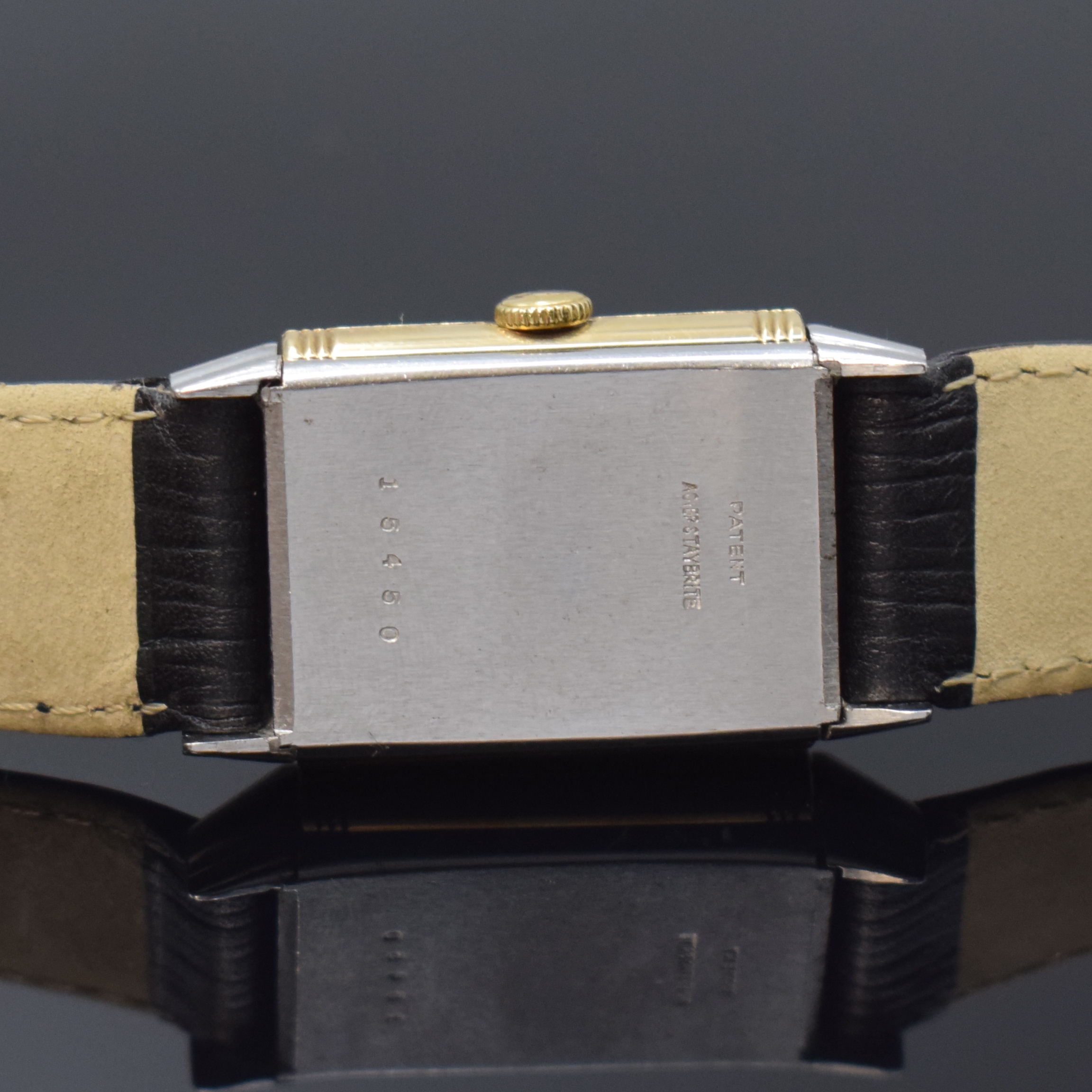 Detail e: LeCoultre frühe Reverso Herrenarmbanduhr in Stahl und GG 585/000 kombiniert, Schweiz um 1938, um 180 Grad drehb. Geh., Rückseitige Gravur von 1938, ...