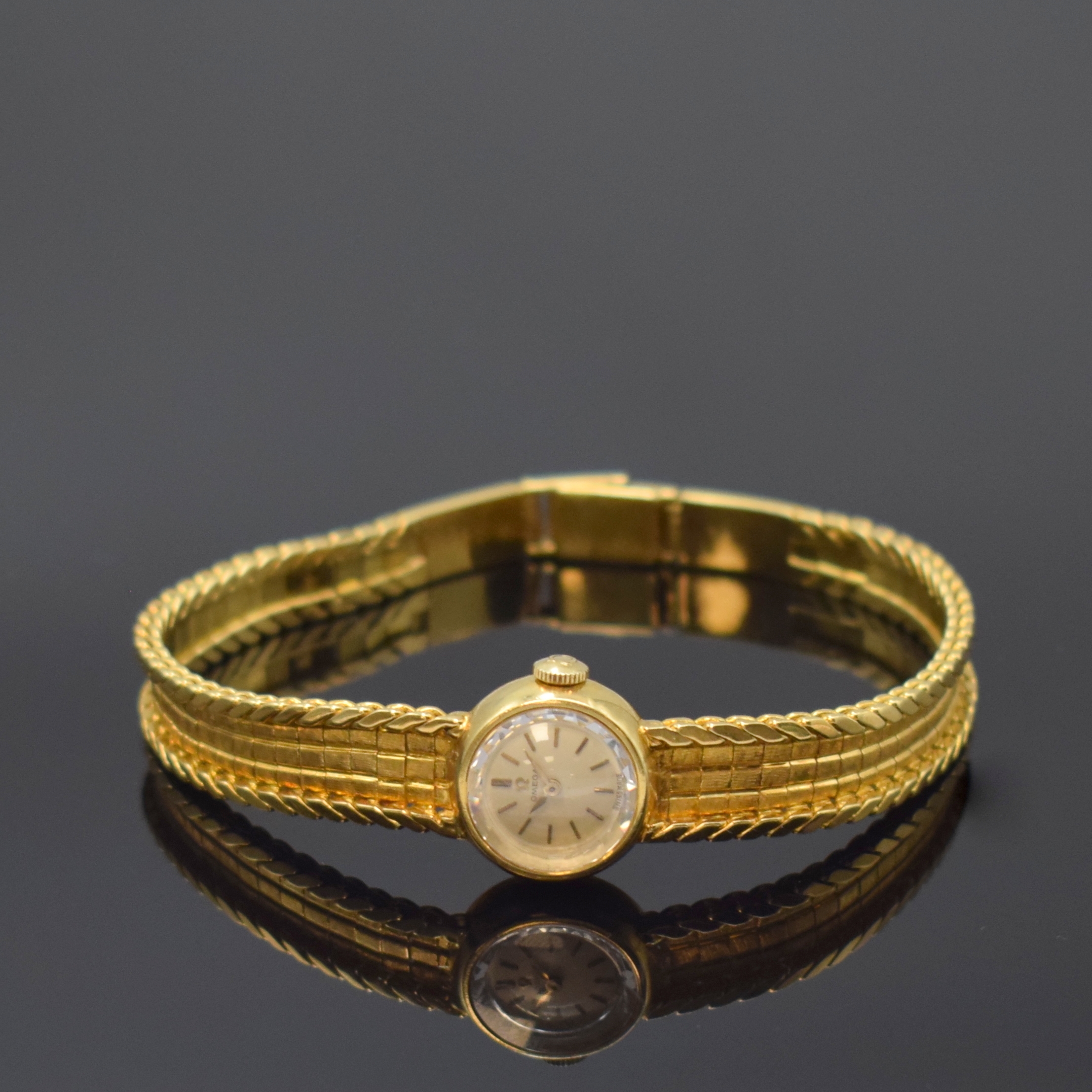 OMEGA Damenarmbanduhr in GG 750/000 Referenz 7088 GY, Handaufzug, Schweiz um 1961, 2- teil. Geh., Boden aufgedr., orig. Band zum Ende verlängert, ...