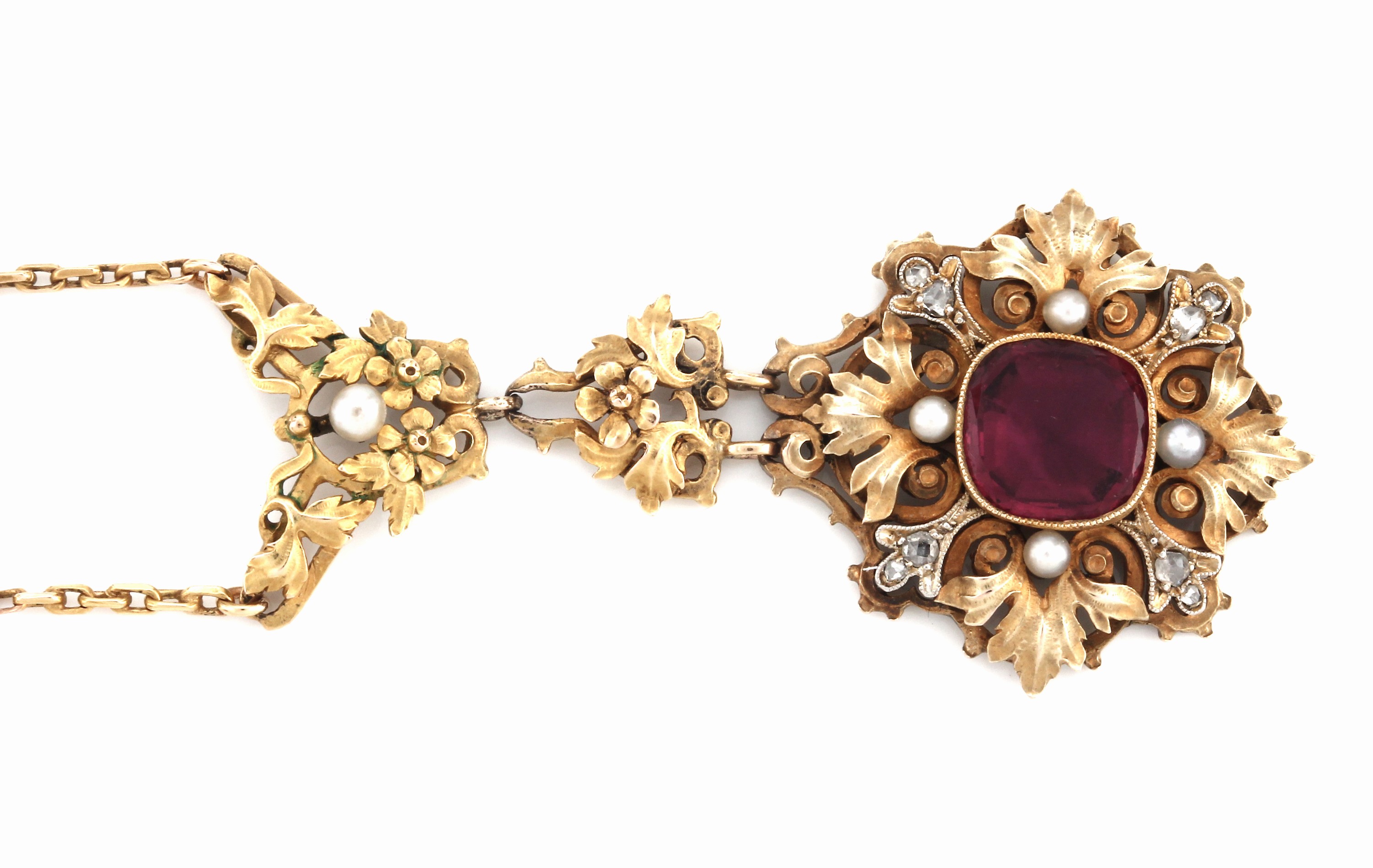 Detail b: 14 kt Gold Granat-Diamant-Perl-Collier, um 1900, GG 585/000, floral gestaltetes Mittelteil, mittig facett. Almandingranat ca. 1.20 ct, Diamantrosen ...