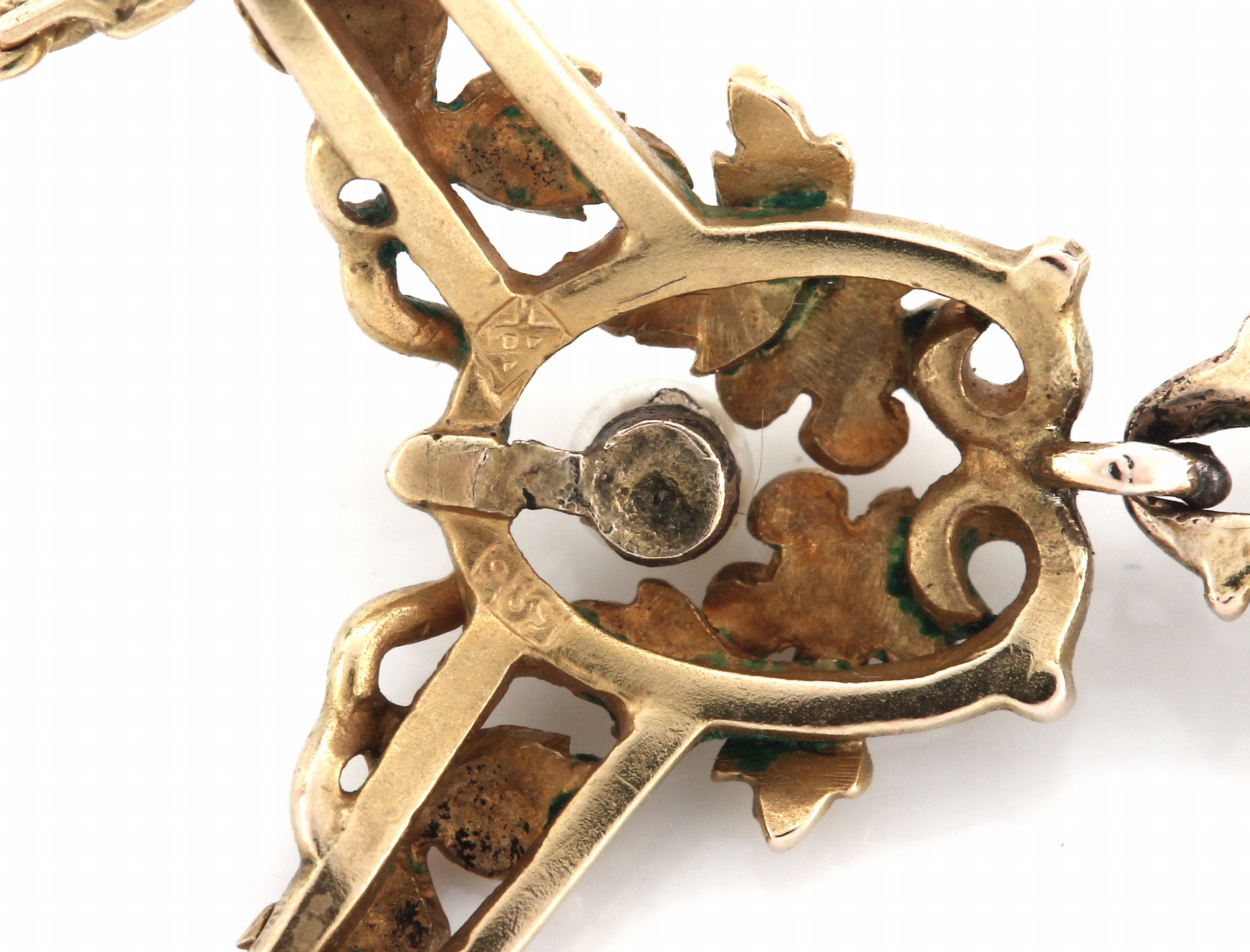 Detail d: 14 kt Gold Granat-Diamant-Perl-Collier, um 1900, GG 585/000, floral gestaltetes Mittelteil, mittig facett. Almandingranat ca. 1.20 ct, Diamantrosen ...