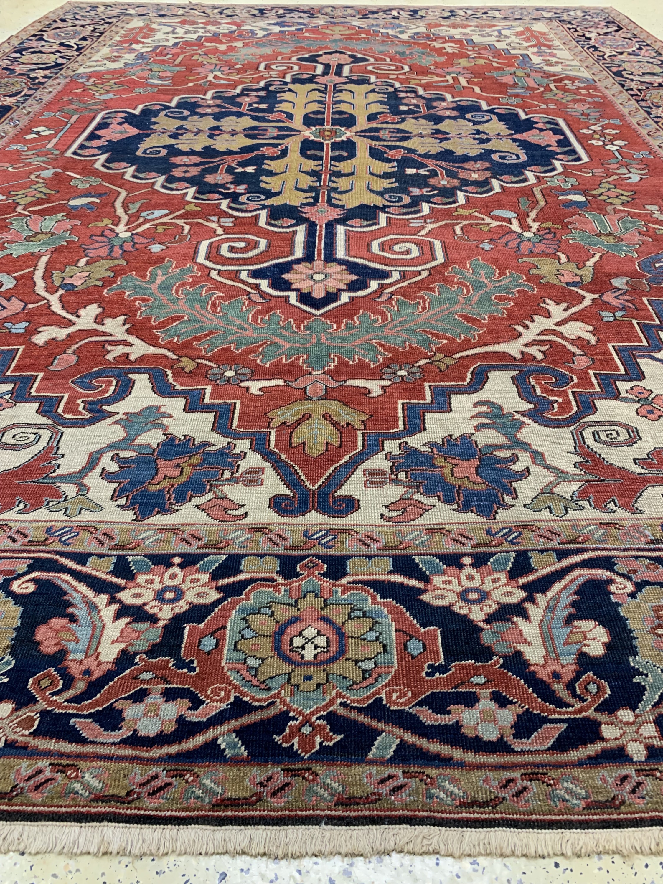 Detail g: Antiker Heriz"Serapi", Persien, 19.Jhd, Wolle auf Baumwolle, ca. 389 x 287 cm, EHZ: 2-3, (fachkundig restauriert).