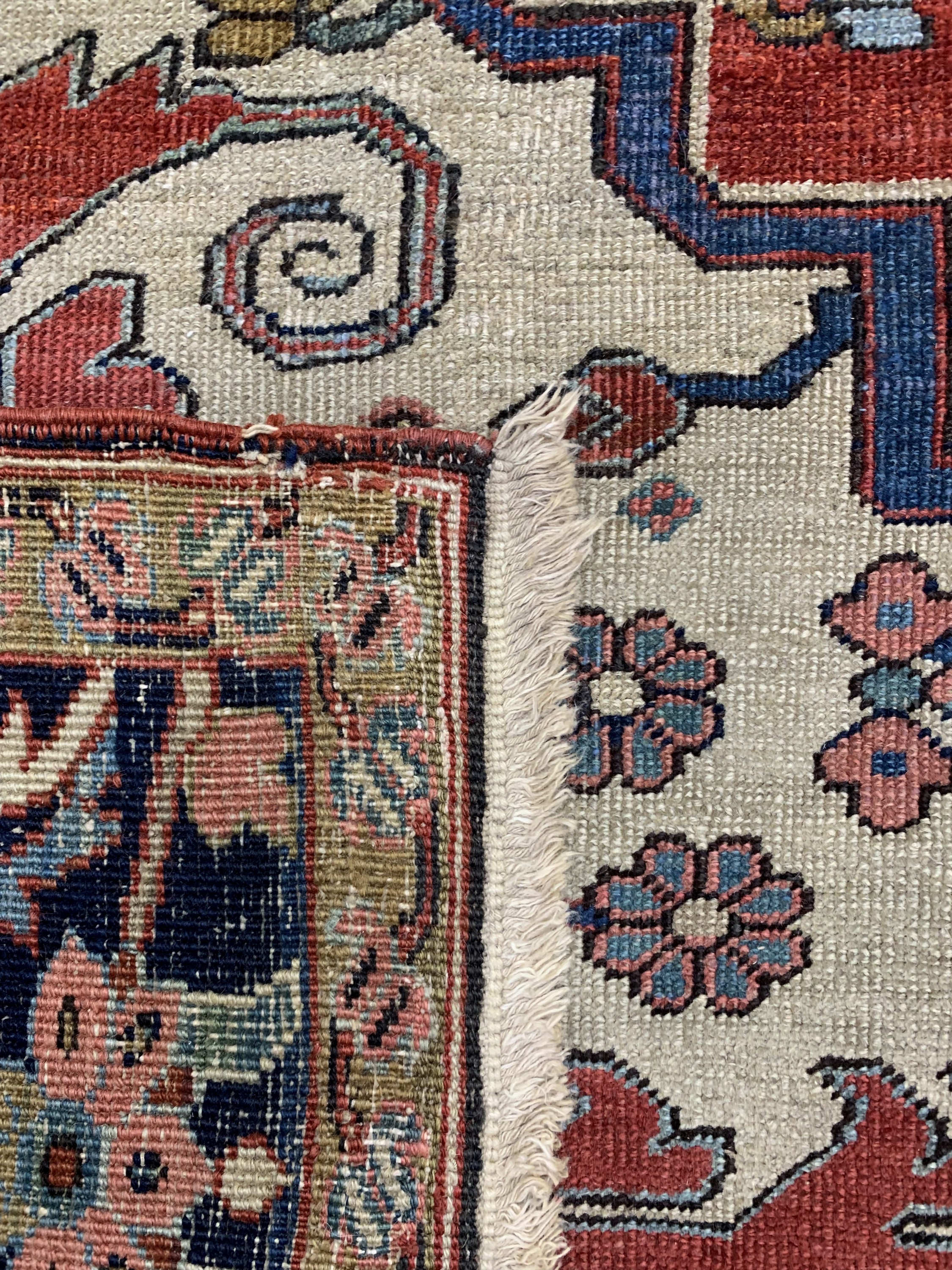 Detail h: Antiker Heriz"Serapi", Persien, 19.Jhd, Wolle auf Baumwolle, ca. 389 x 287 cm, EHZ: 2-3, (fachkundig restauriert).