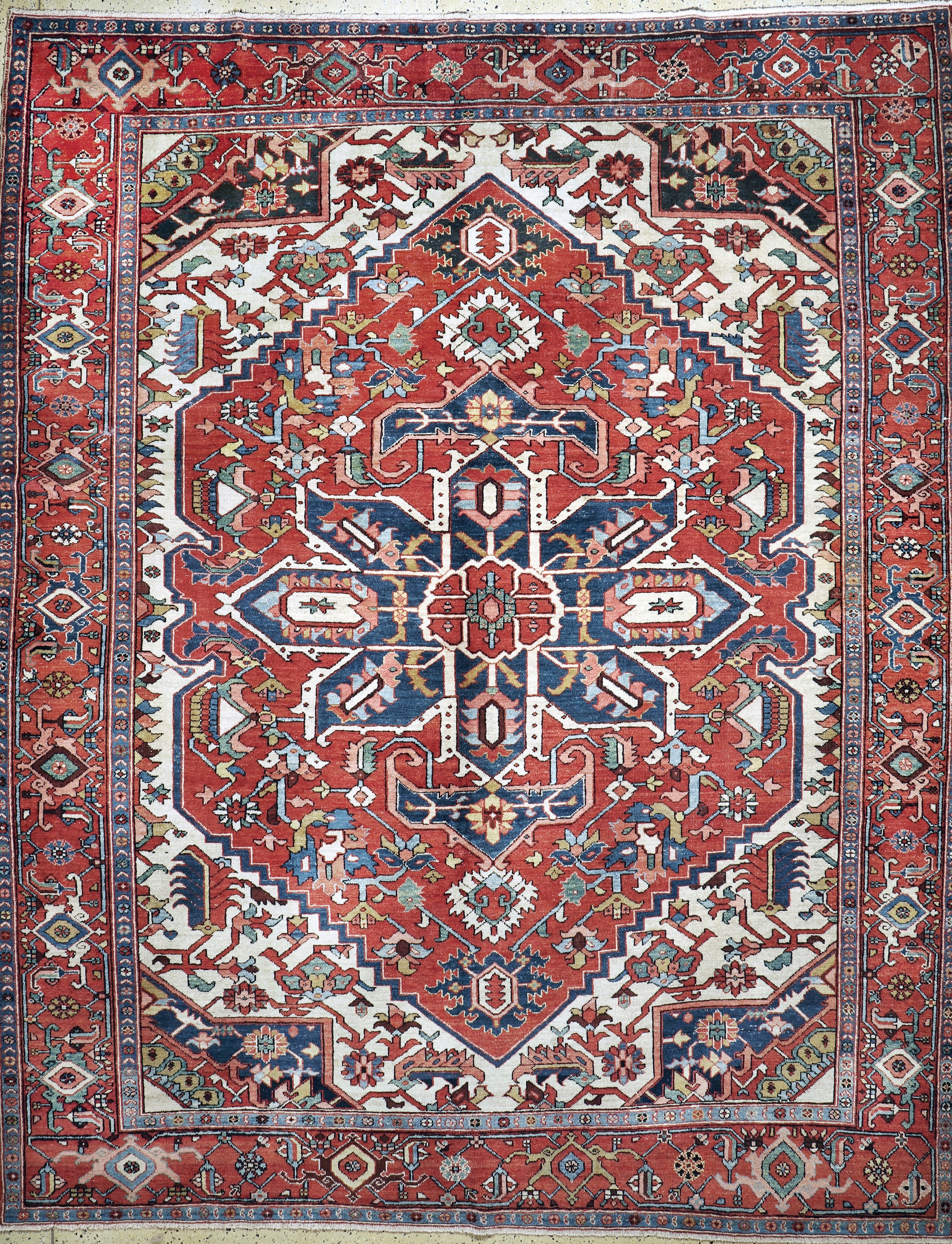 Antiker Heriz, Persien, um 1900, Wolle auf Baumwolle, ca. 391 x 313 cm, gereinigt, EHZ: 2, (fachkundig restauriert)