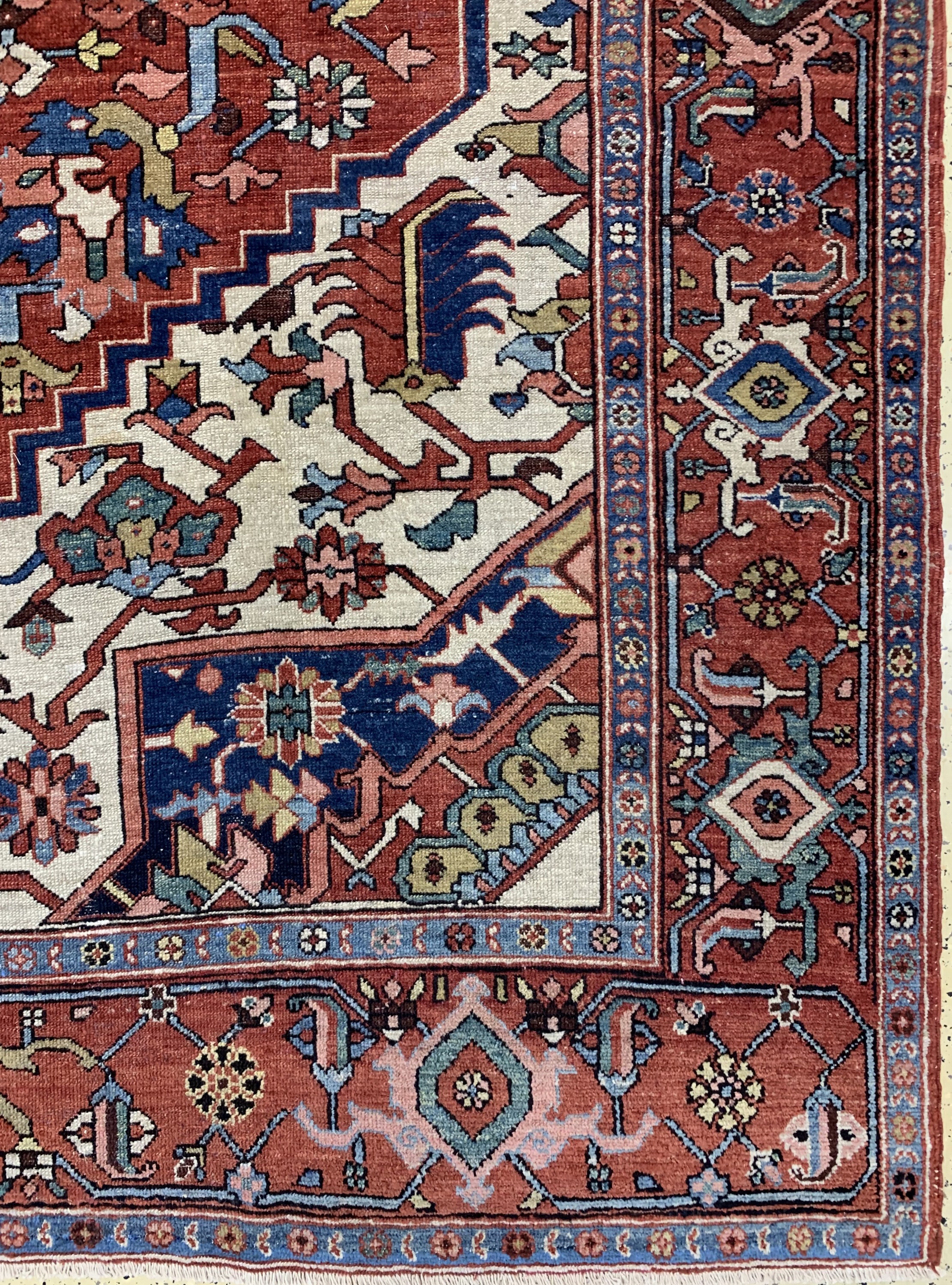 Detail a: Antiker Heriz, Persien, um 1900, Wolle auf Baumwolle, ca. 391 x 313 cm, gereinigt, EHZ: 2, (fachkundig restauriert)