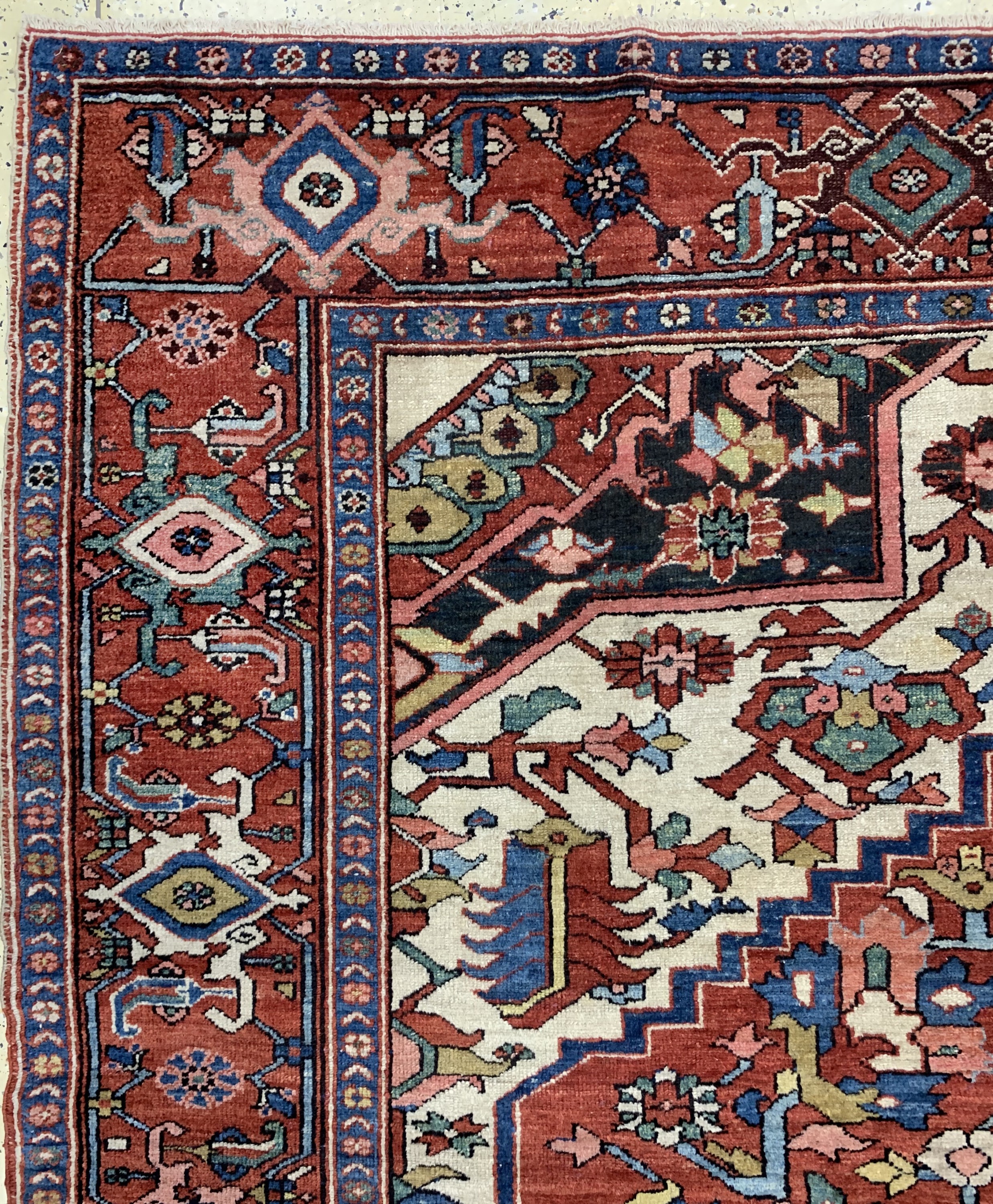 Detail d: Antiker Heriz, Persien, um 1900, Wolle auf Baumwolle, ca. 391 x 313 cm, gereinigt, EHZ: 2, (fachkundig restauriert)