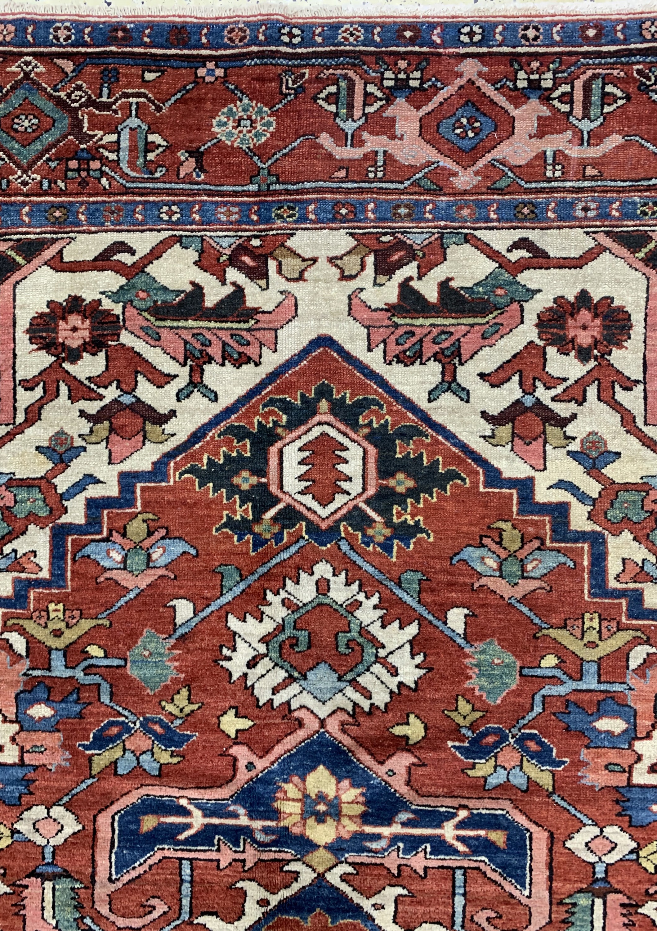 Detail f: Antiker Heriz, Persien, um 1900, Wolle auf Baumwolle, ca. 391 x 313 cm, gereinigt, EHZ: 2, (fachkundig restauriert)