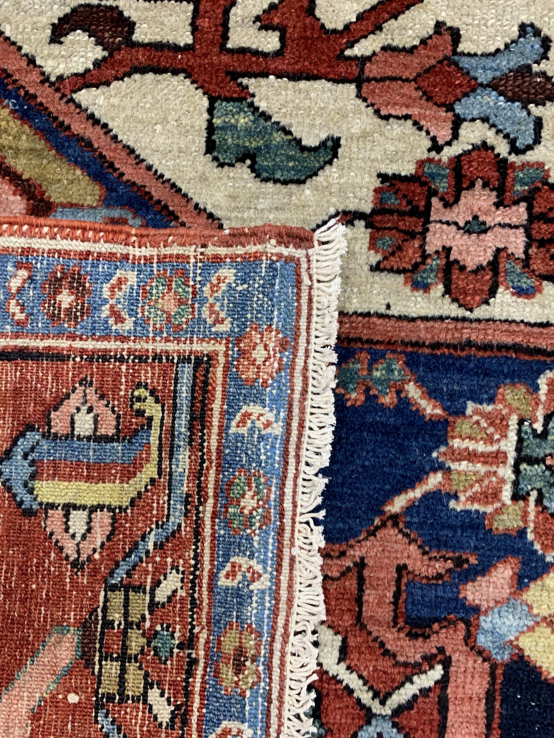 Detail h: Antiker Heriz, Persien, um 1900, Wolle auf Baumwolle, ca. 391 x 313 cm, gereinigt, EHZ: 2, (fachkundig restauriert)