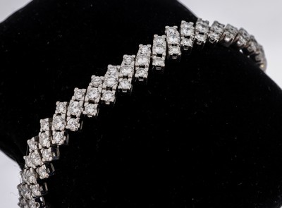 Image 26884308 - 18 kt Gold Brillant-Armband, WG 750/000, 99Brillanten zus. ca. 10.50 ct feines ...