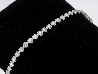 Image 26884377 - 14 kt Gold Brillant-Armband, WG 585/000, 48Brillanten zus. ca. 4.36 ct (grav.) feines ...