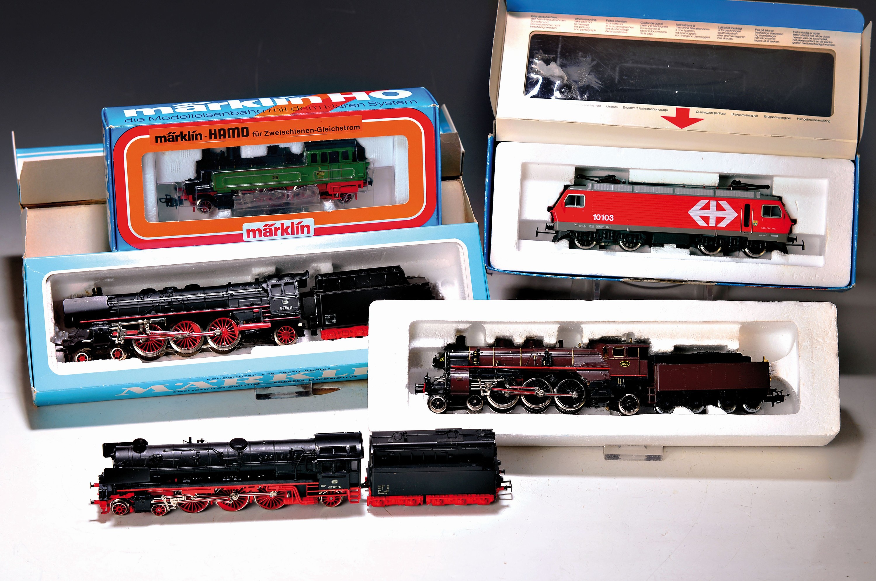Konvolut 10 Modelleisenbahnen Spur H0, Märklin und Märklin HAMO, Schlepptenderloks 3048, 3111, 8310, 8399, 8392 Kgl. Bayrische Staatsbahn, E-Loks ...