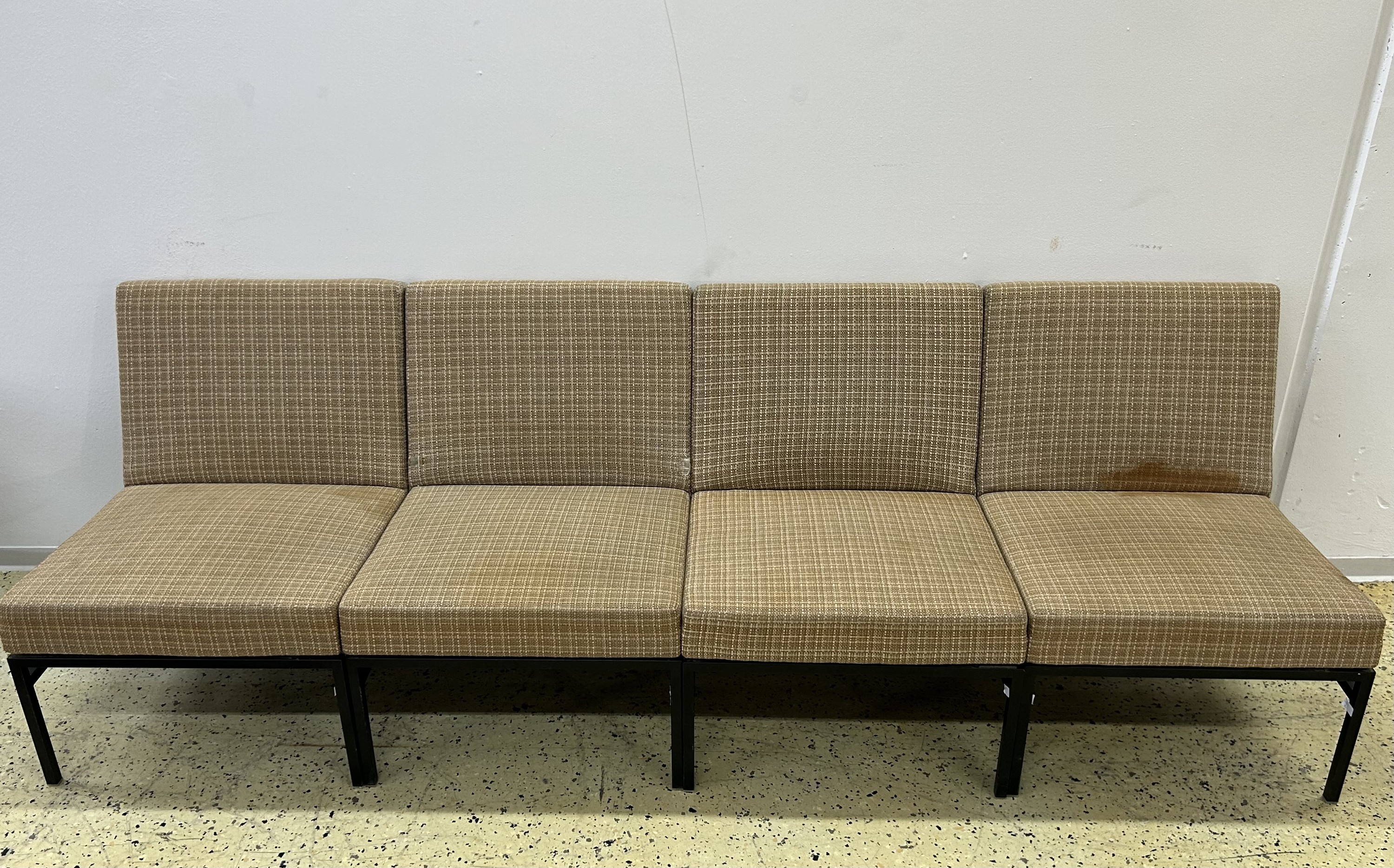 4 Sessel, Thonet, Entw. Eddie Harlis (1928 -1985), Vierkantstahl-Gestell schwarz lackiert, Sitz und Rückenlehne mit sandfarben meliertem Bezug, je ...