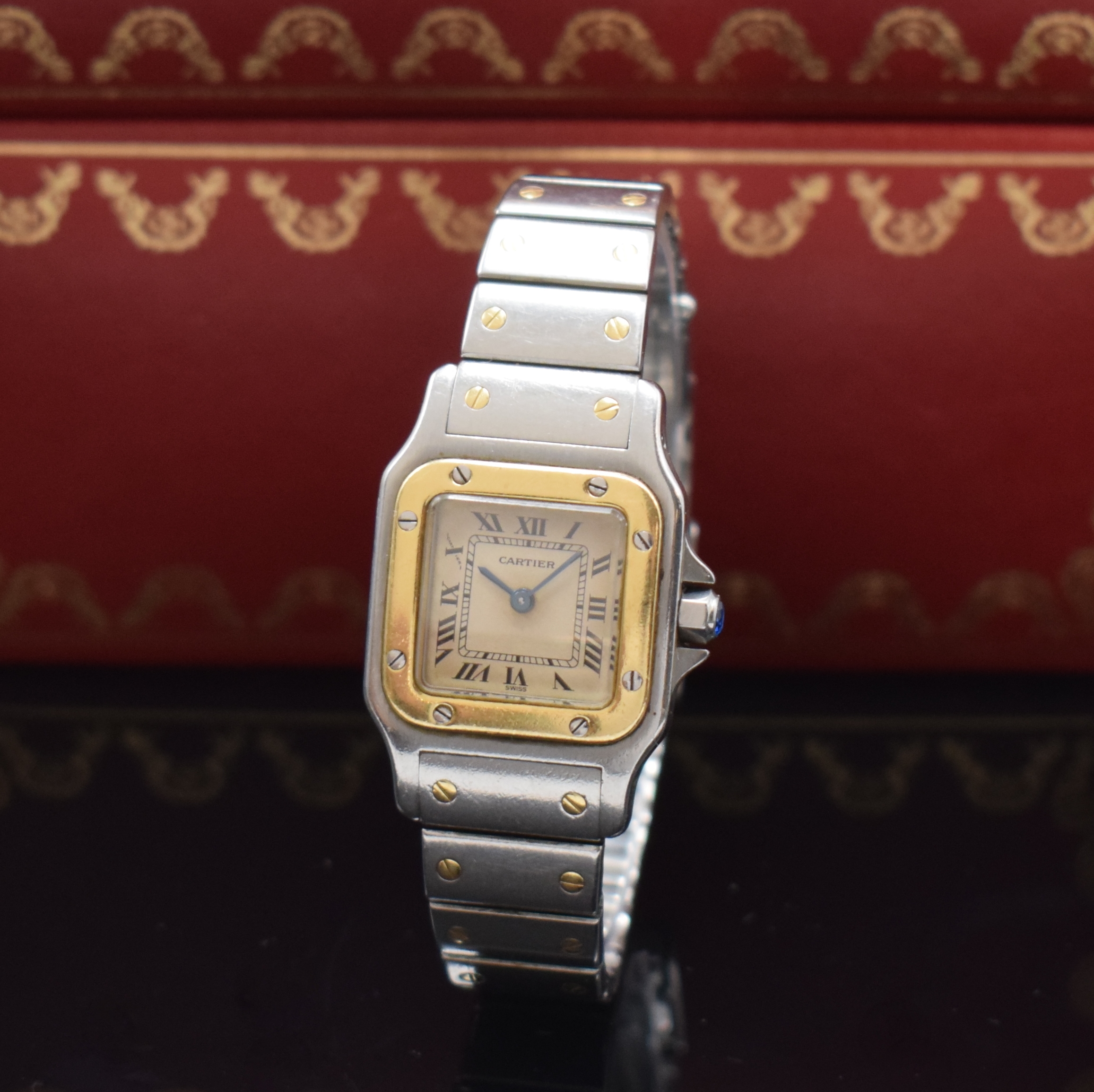 CARTIER Santos Damenarmbanduhr in Stahl/Gold Referenz 1057930, Schweiz um 2000, quarz, leicht gebogenes Geh., Boden 8-fach verschr., orig. ...