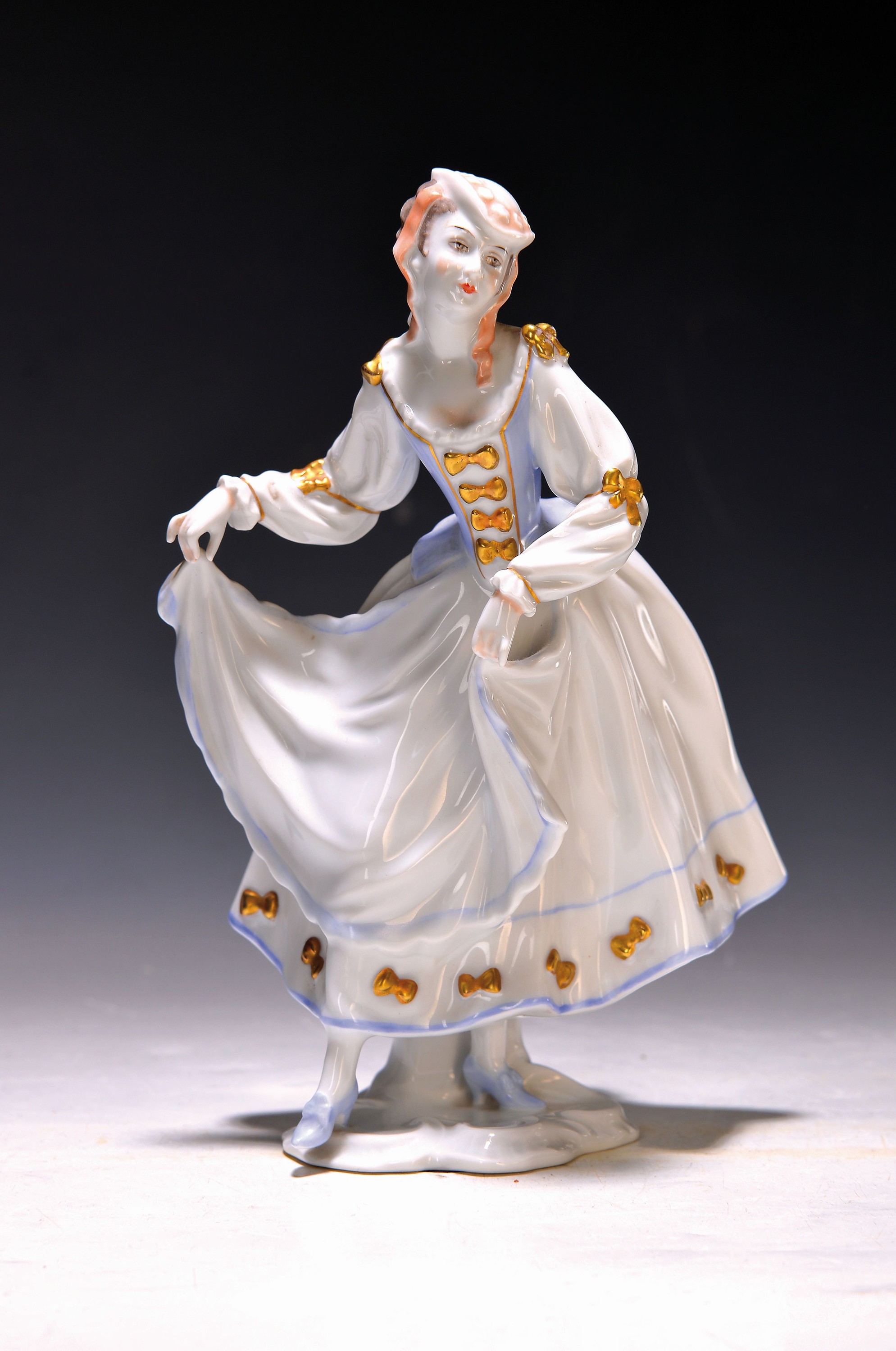 Porzellanfigur, Rosenthal, nach 1952, Entwurf Gustav Oppel, Modell 1518, handbemalt, "Rokokotänzerin, Entwurf von 1934, H. ca. 21 cm
