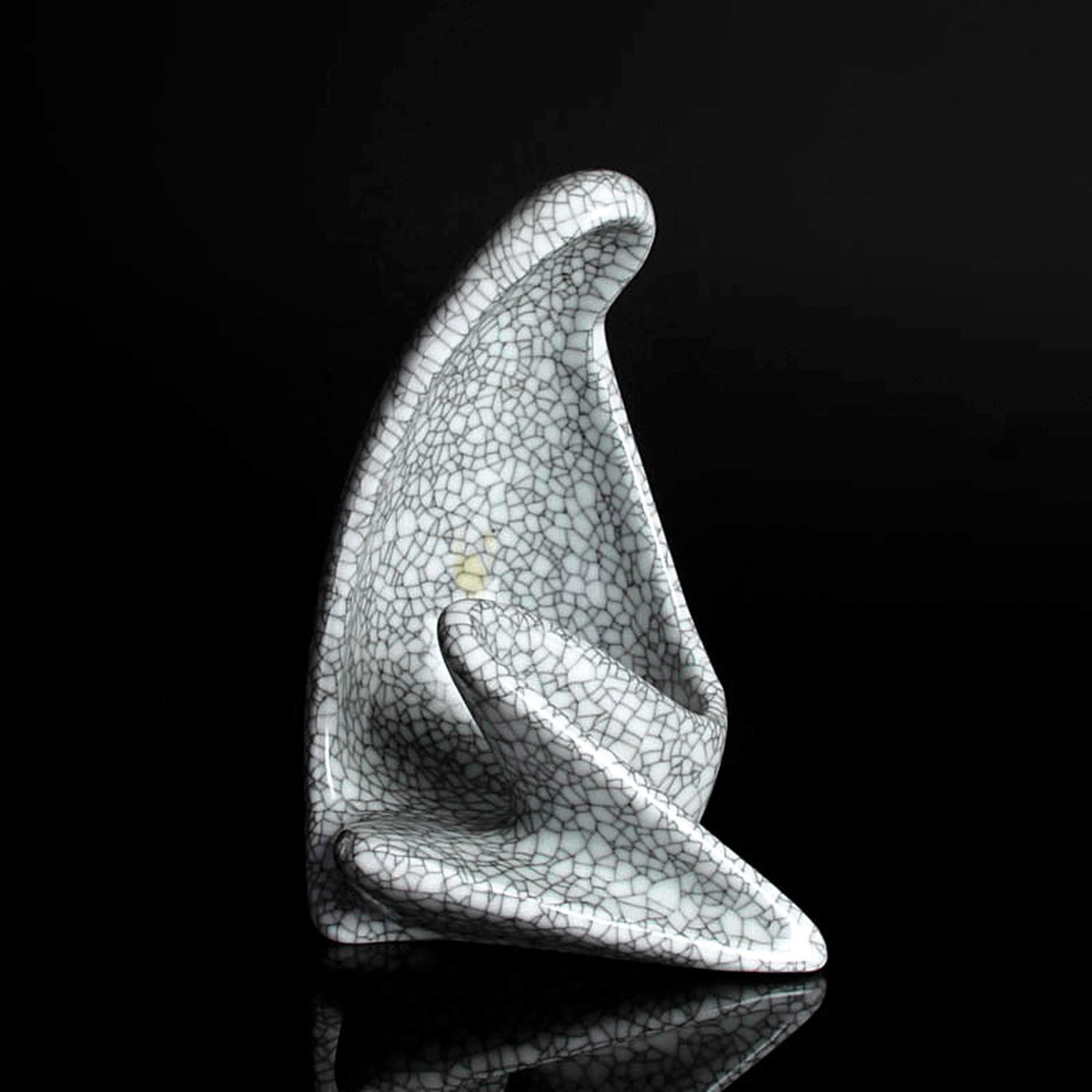 Porzellanfigur, Rosenthal, Entwurf Hans Stangl, 50er Jahre, sitzende Frau, krakeliert, am Knie best., H.ca. 26 cm