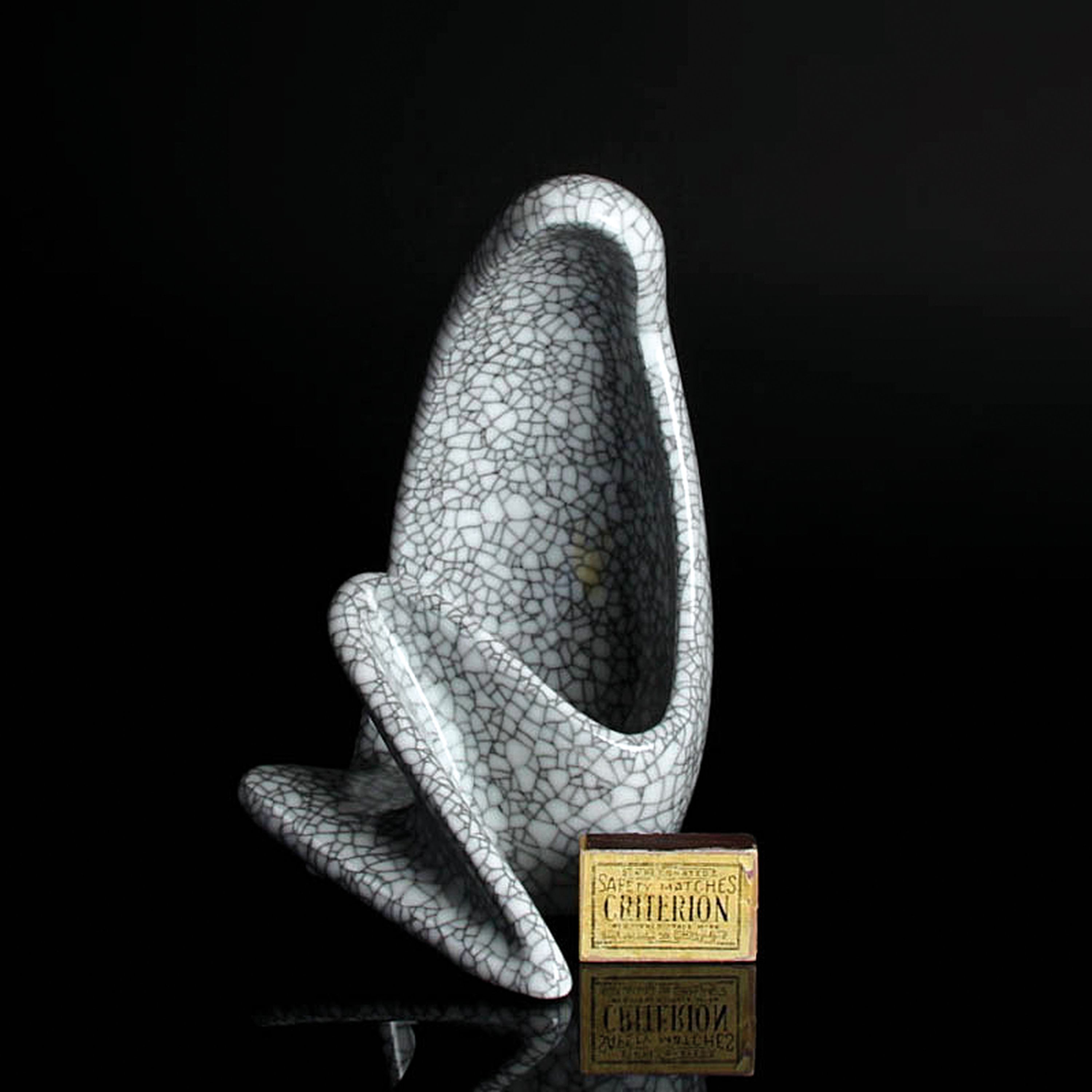 Detail a: Porzellanfigur, Rosenthal, Entwurf Hans Stangl, 50er Jahre, sitzende Frau, krakeliert, am Knie best., H.ca. 26 cm